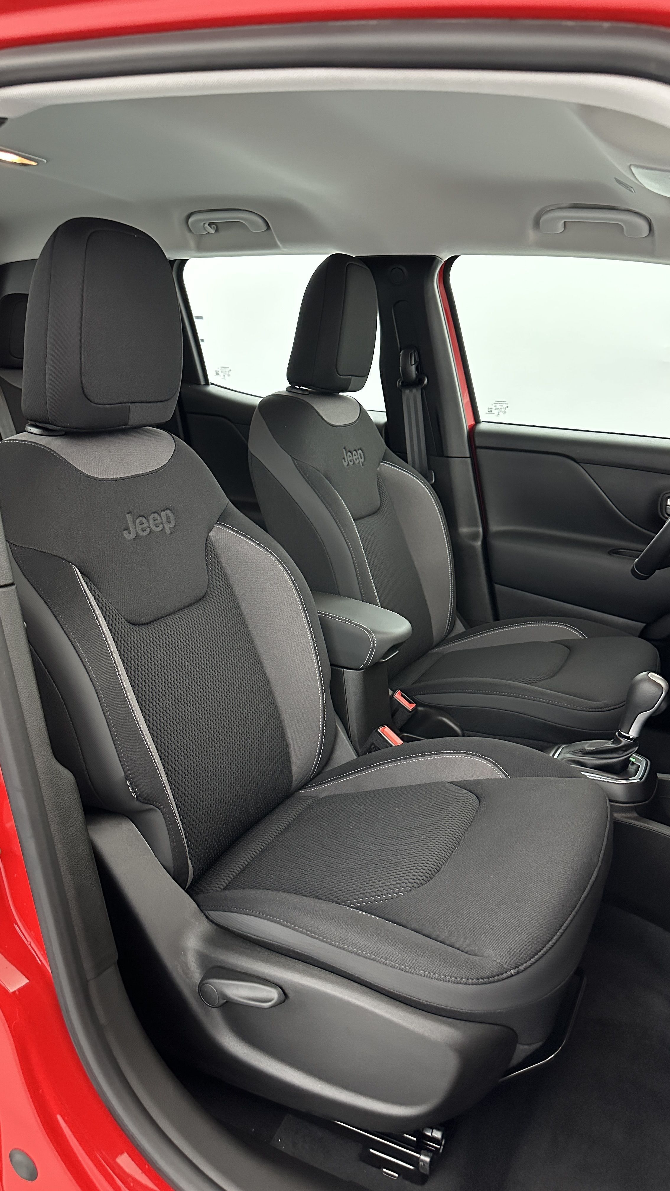 Jeep Renegade - Image 18