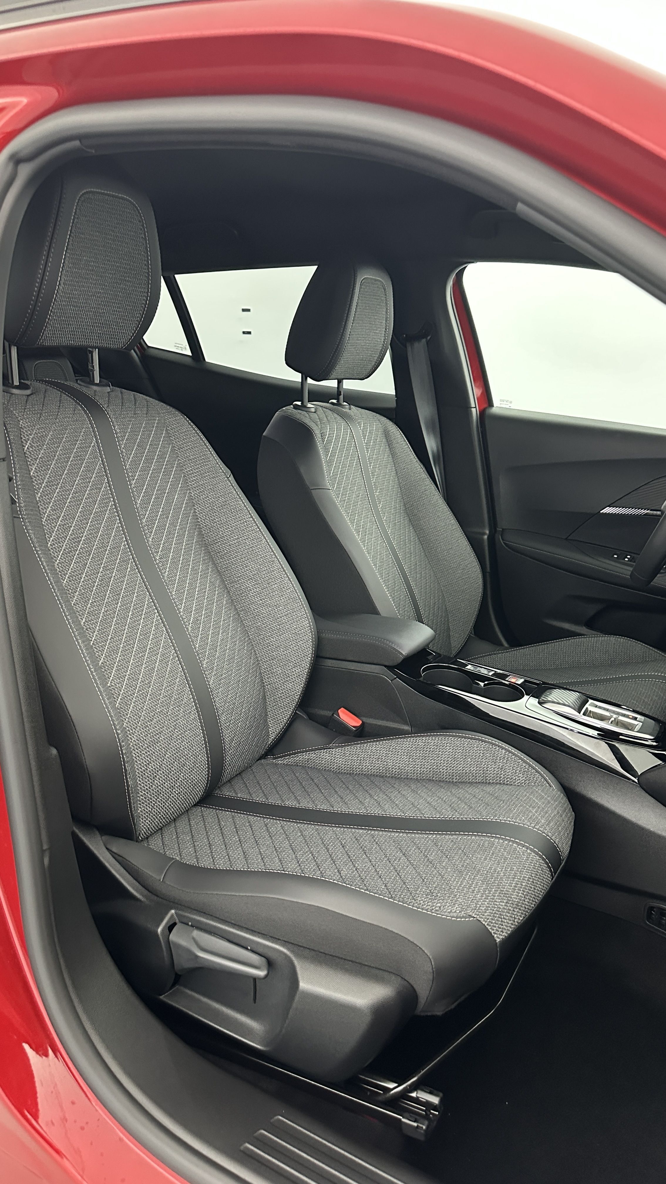 Peugeot 2008 - Image 16