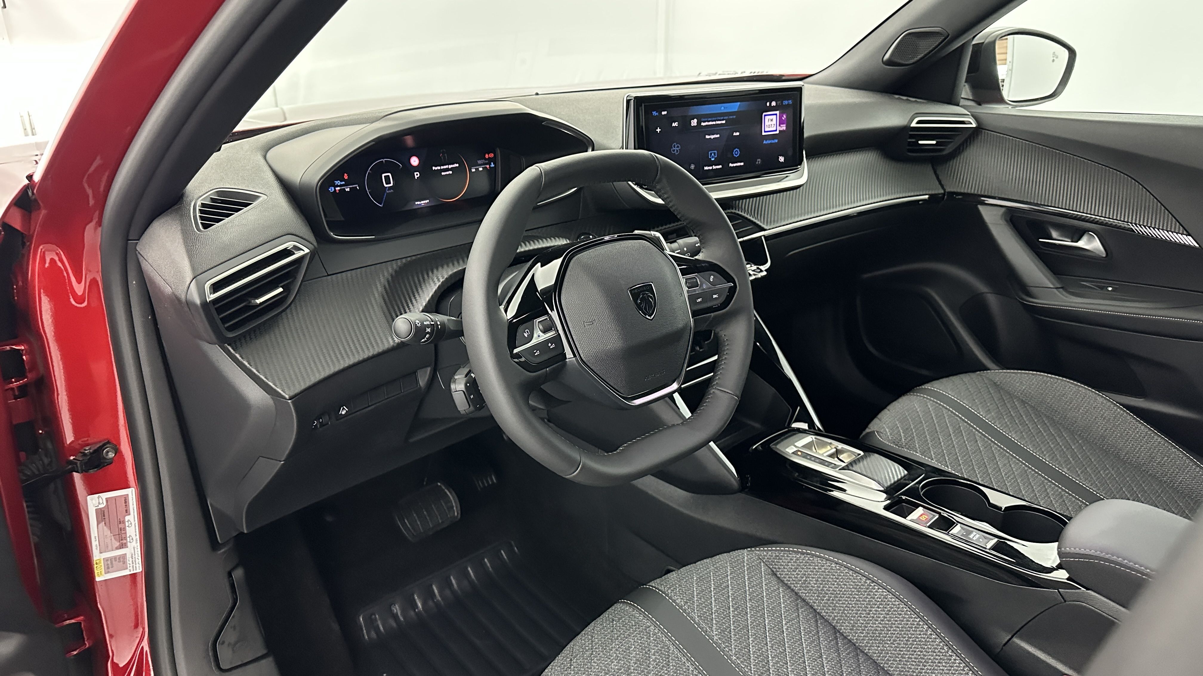 Peugeot 2008 - Image 6