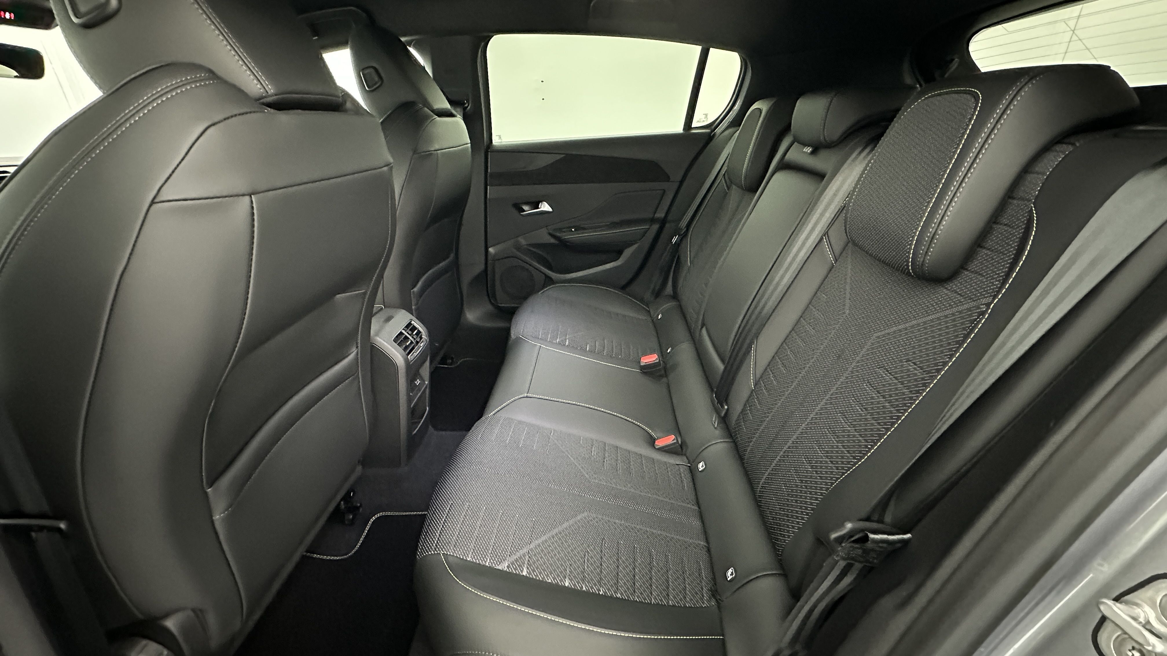 Peugeot 308 - Image 9