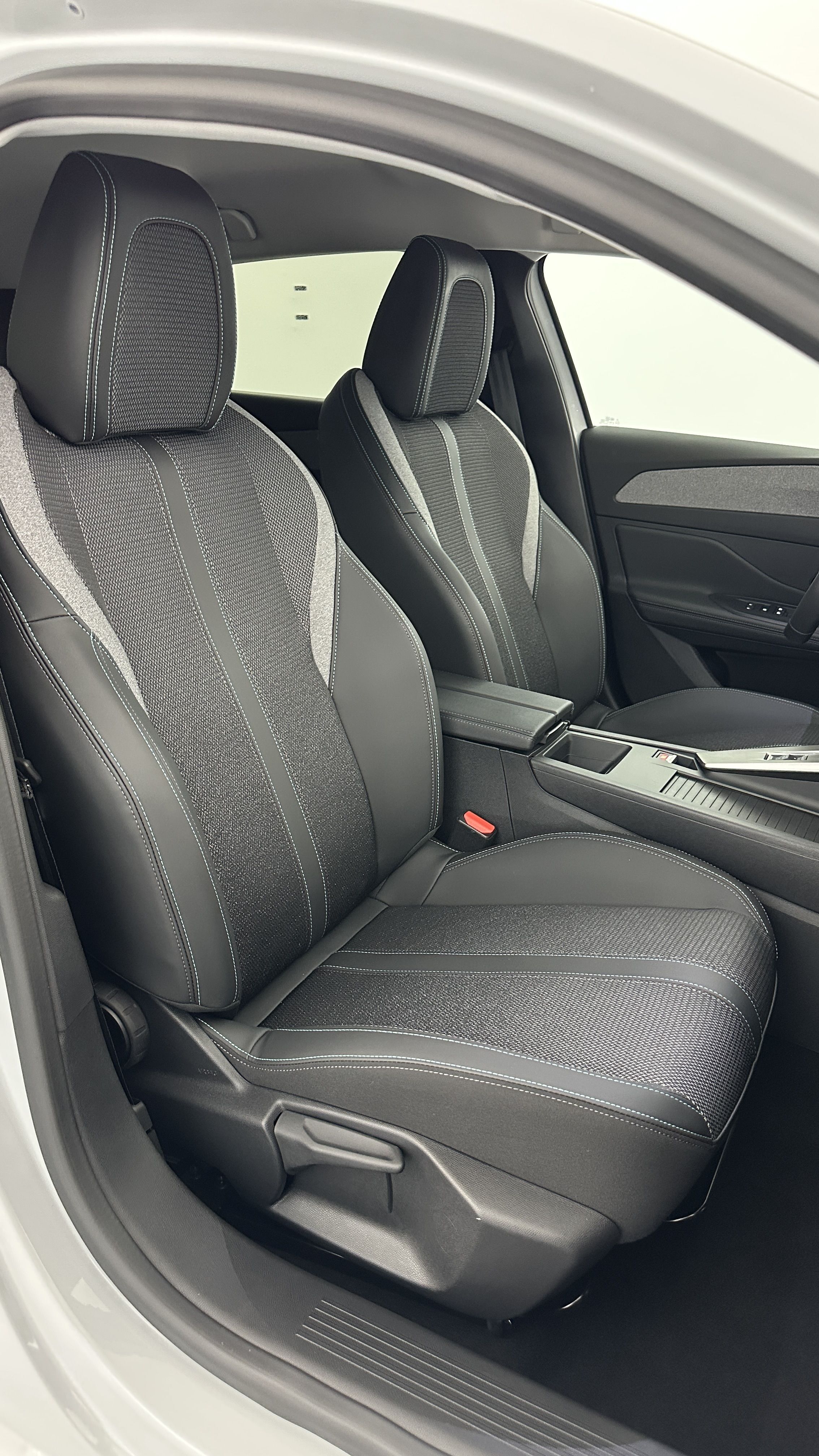 Peugeot 308 - Image 18