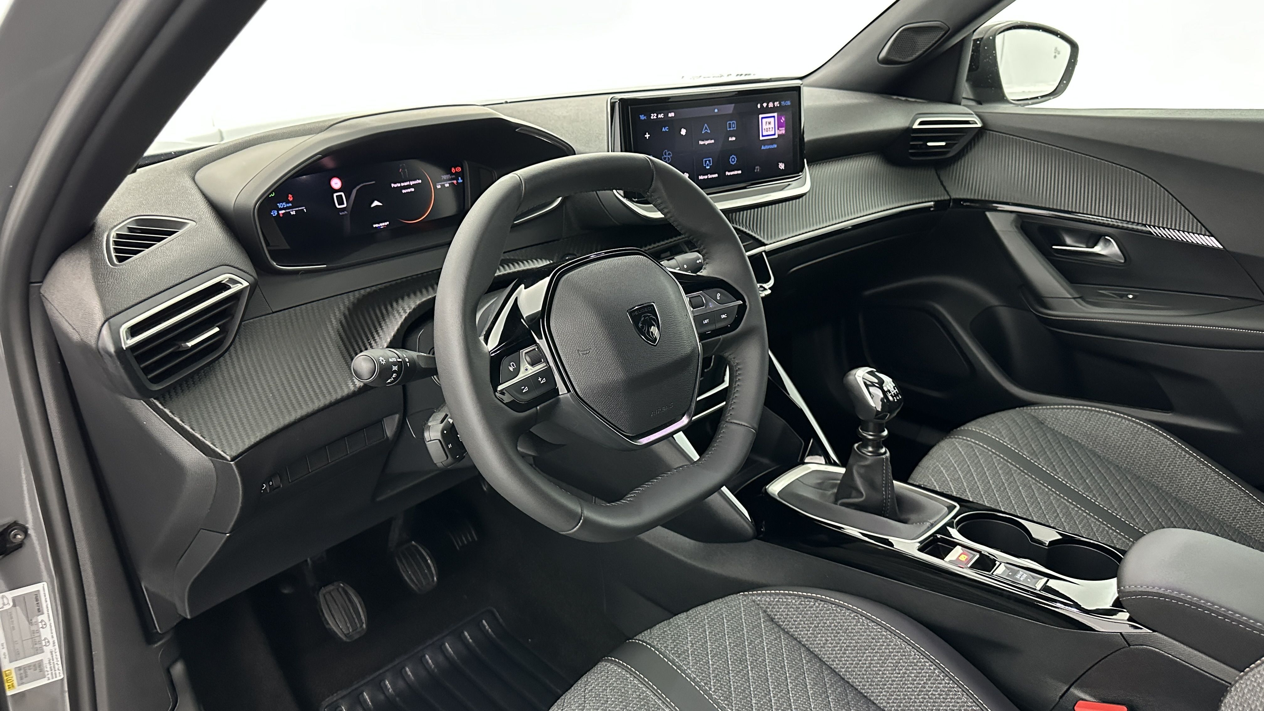 Peugeot 2008 - Image 6