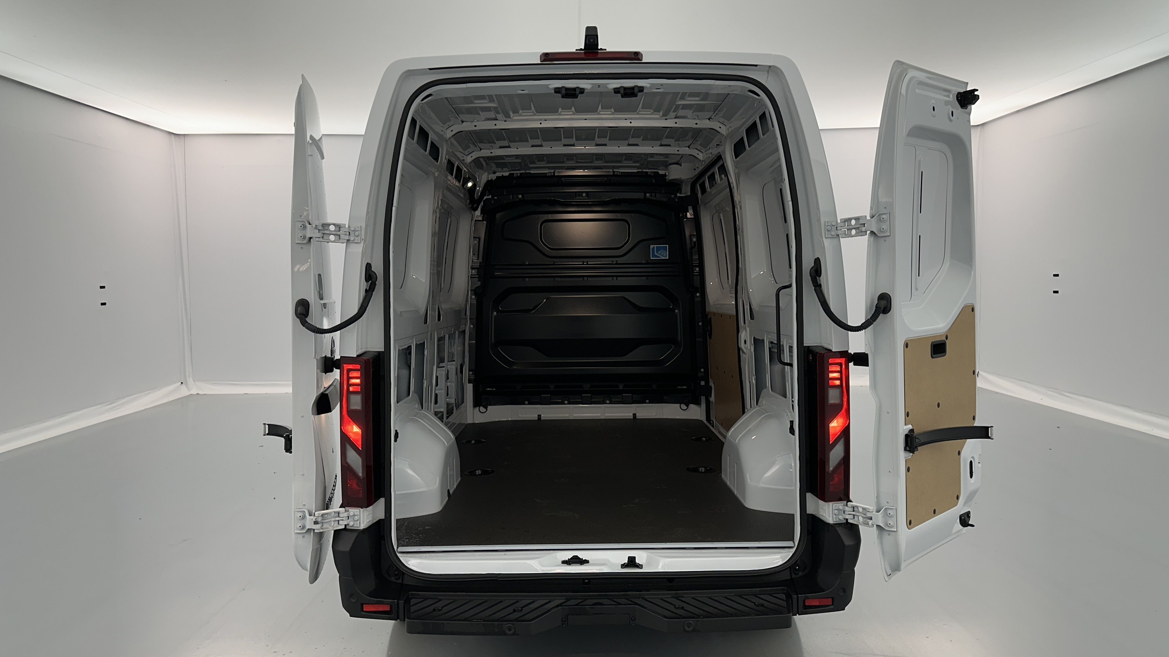 Nissan Interstar Fourgon - Image 9