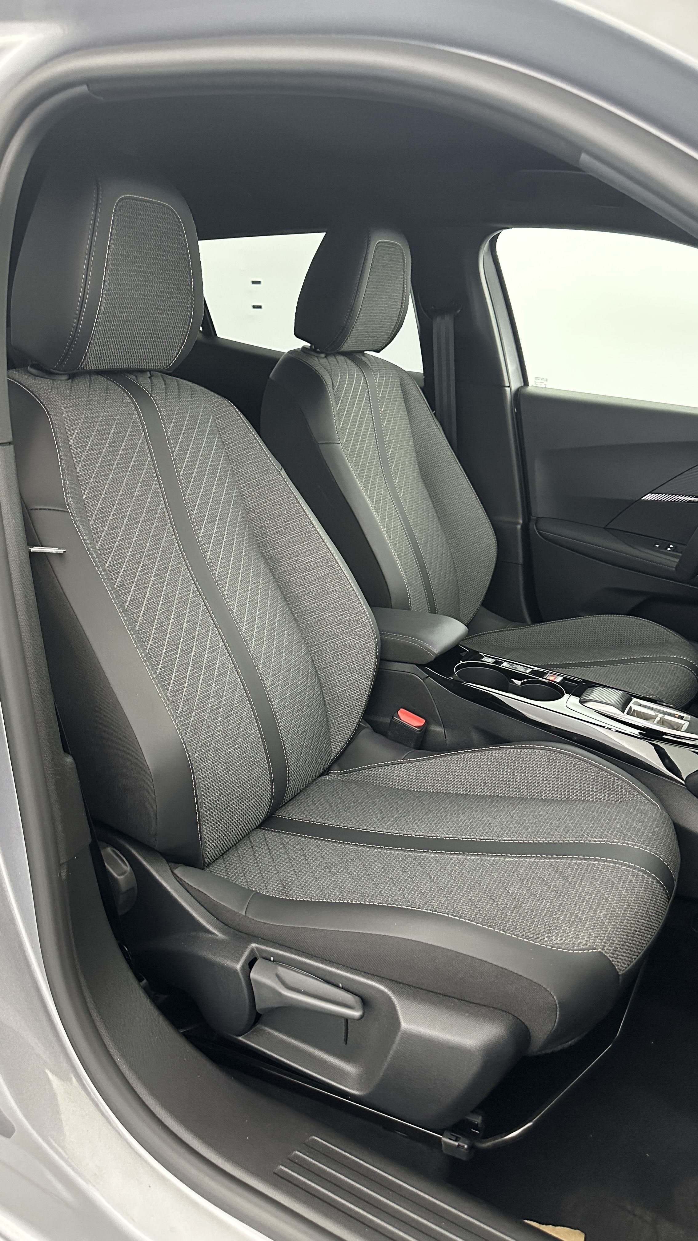 Peugeot 2008 - Image 18