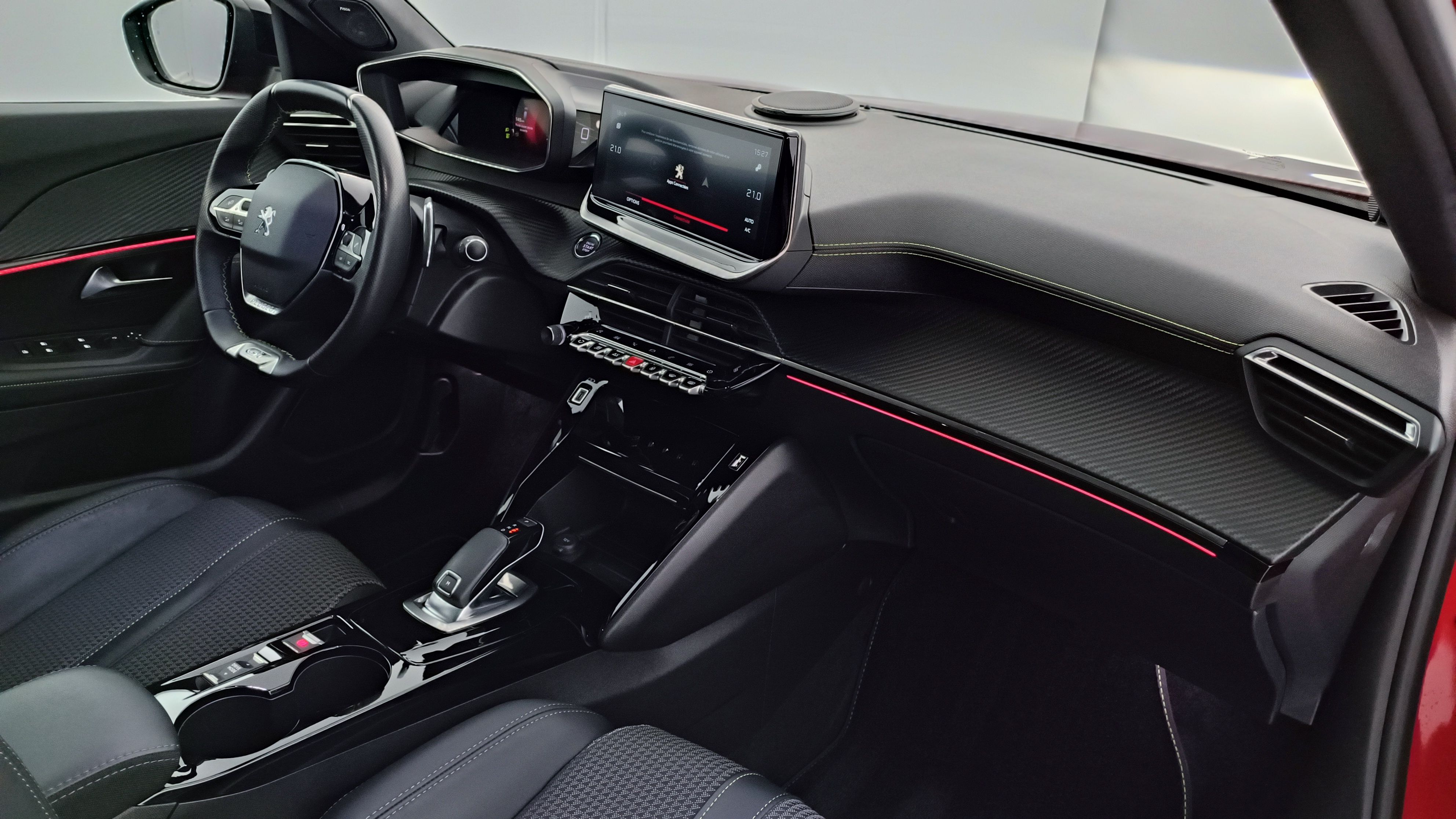 Peugeot 2008 - Image 8