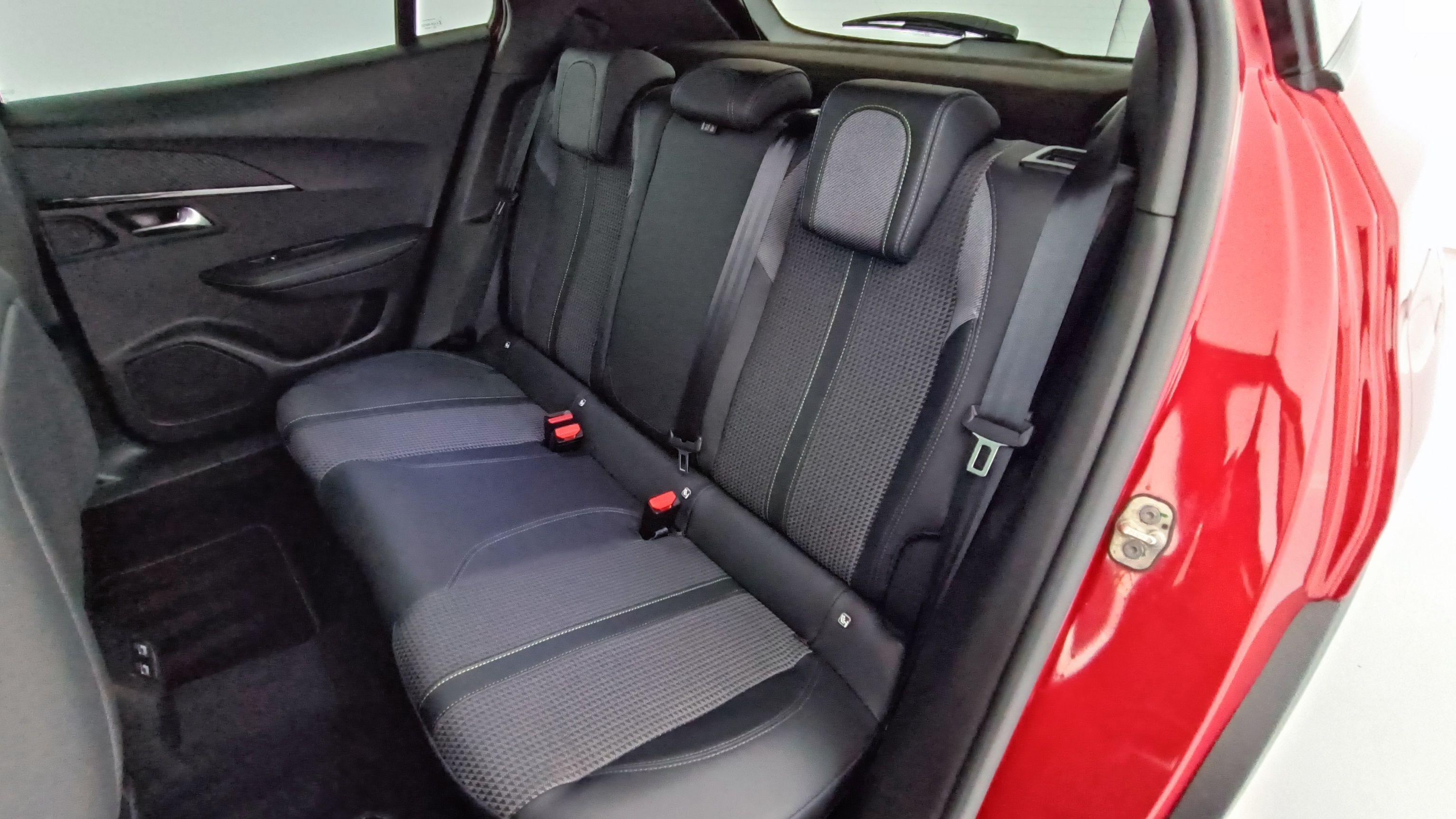 Peugeot 2008 - Image 9