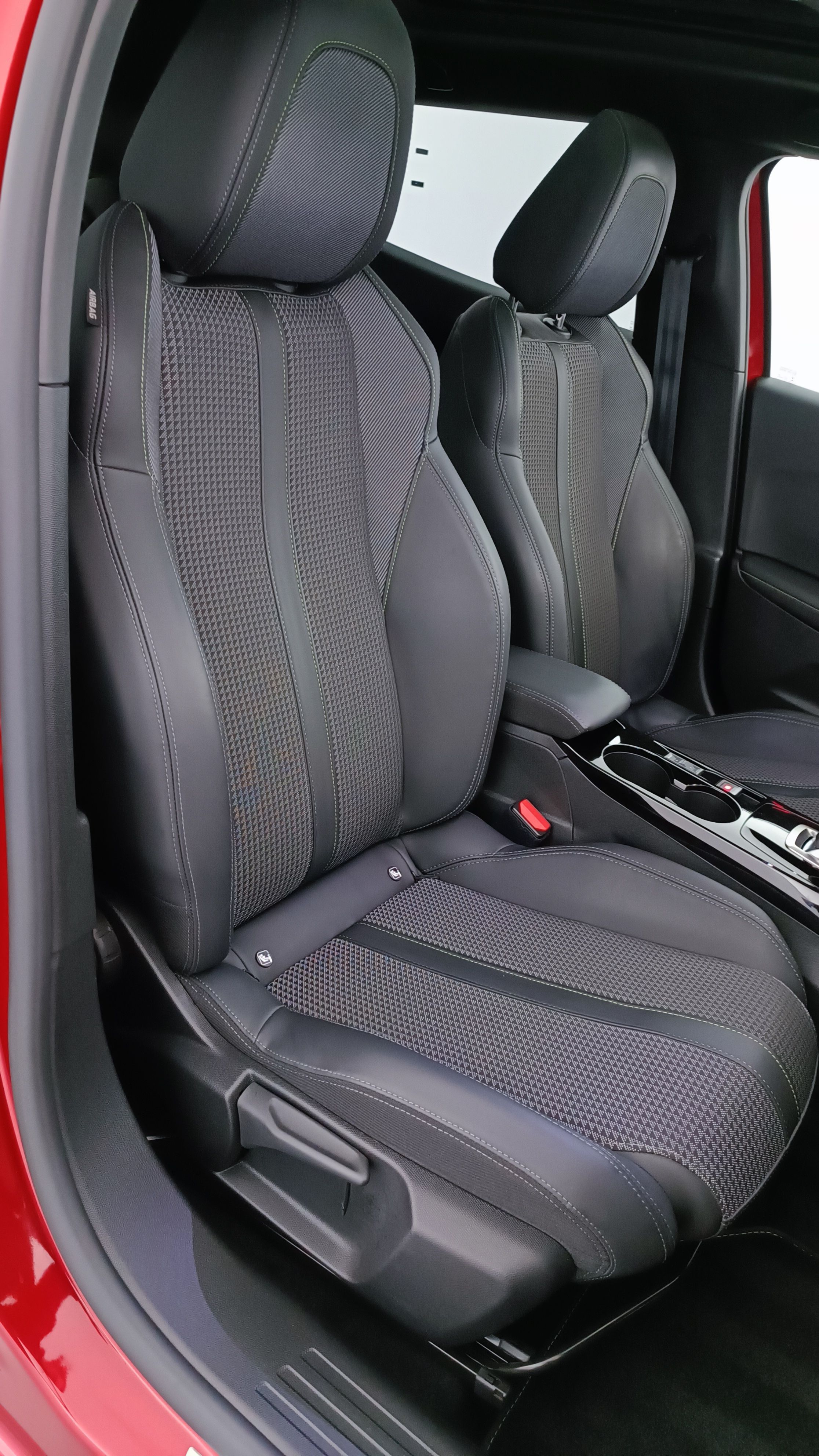 Peugeot 2008 - Image 18