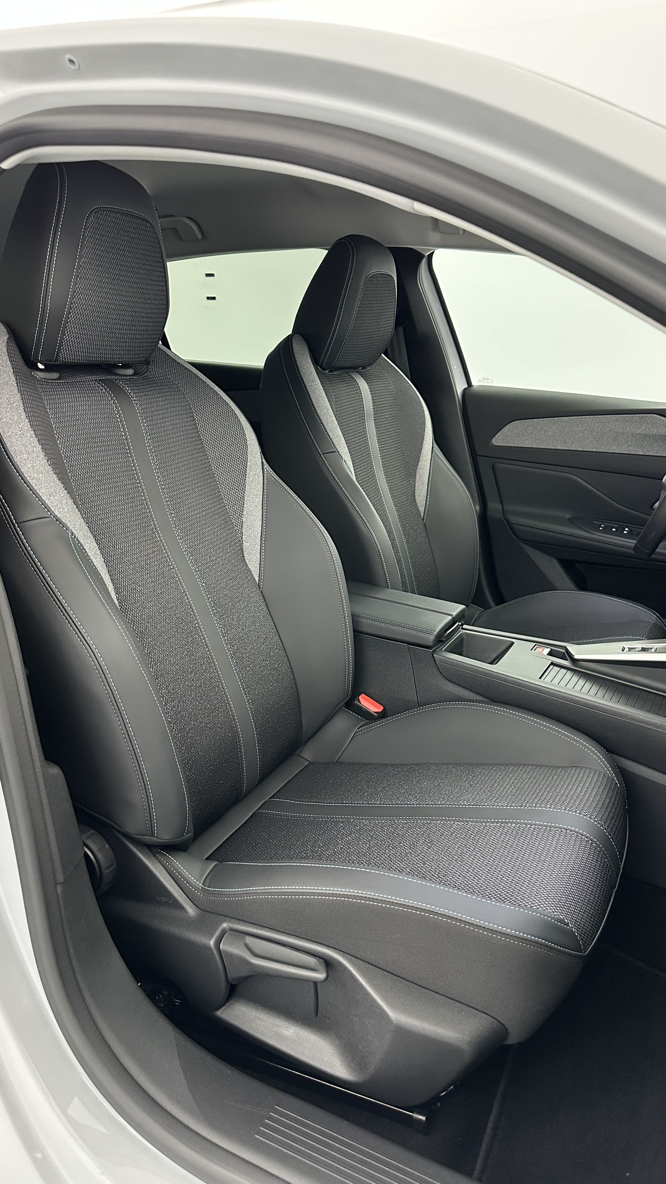 Peugeot 308 - Image 18