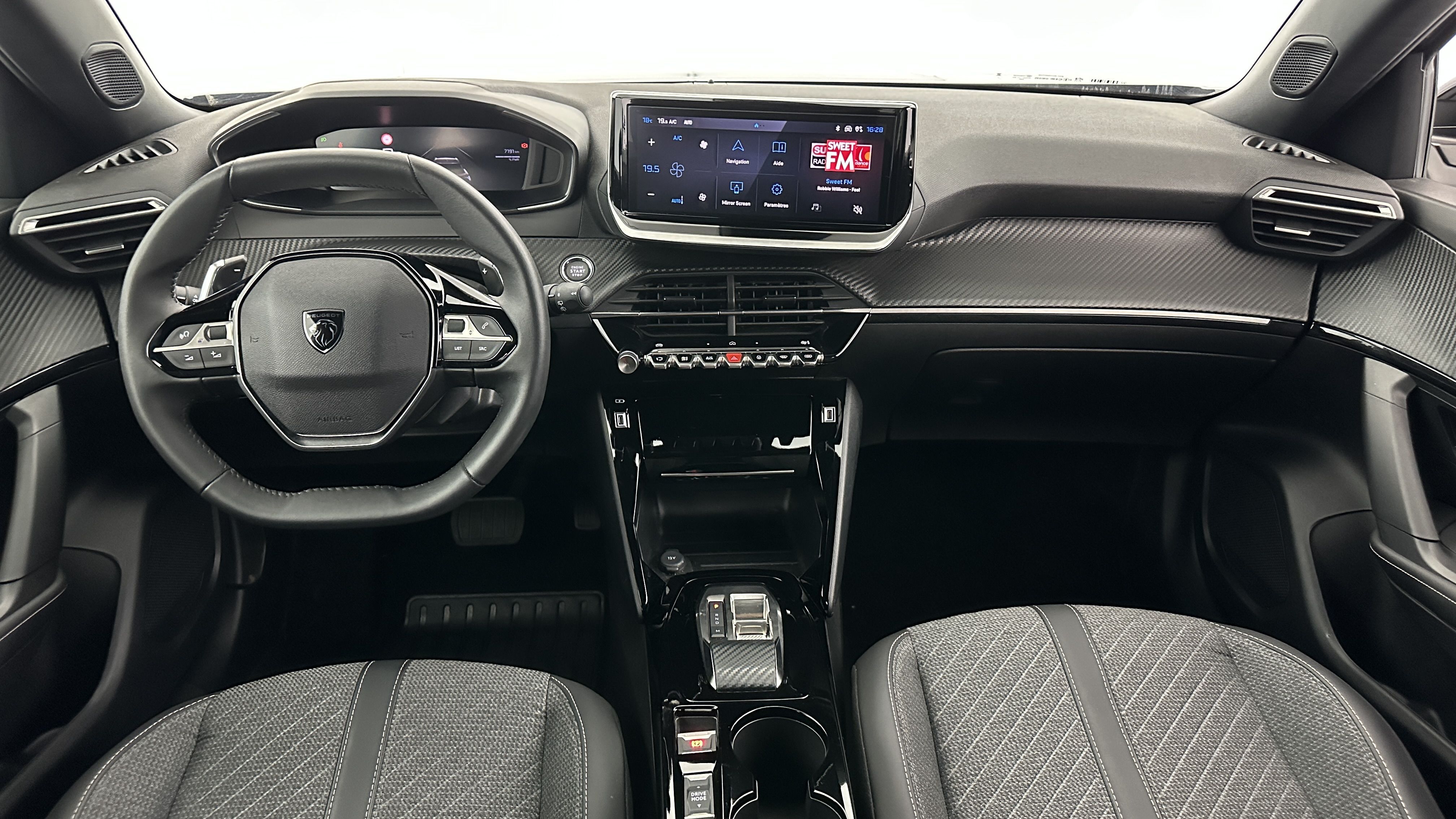 Peugeot 2008 - Image 7