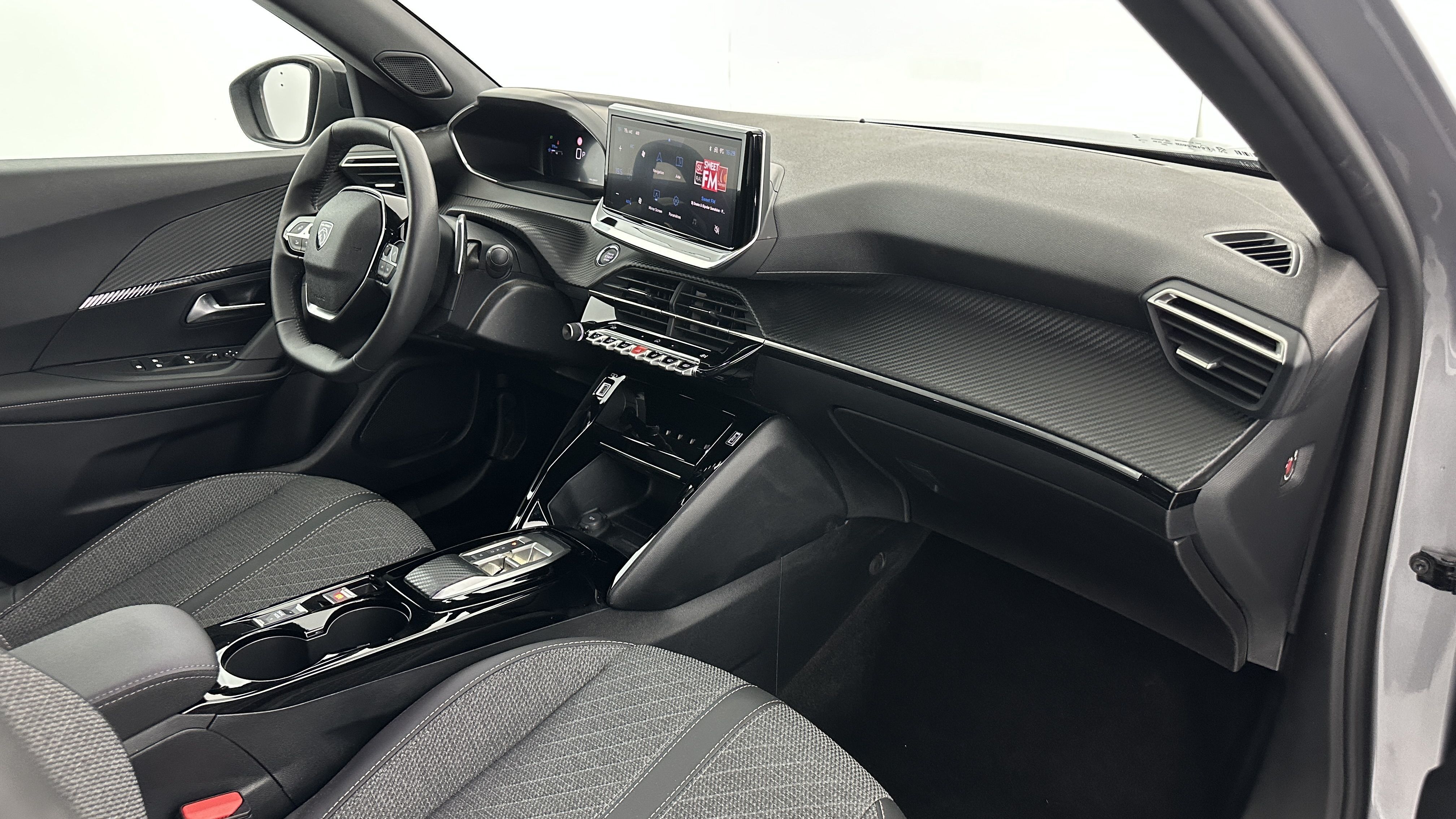 Peugeot 2008 - Image 8