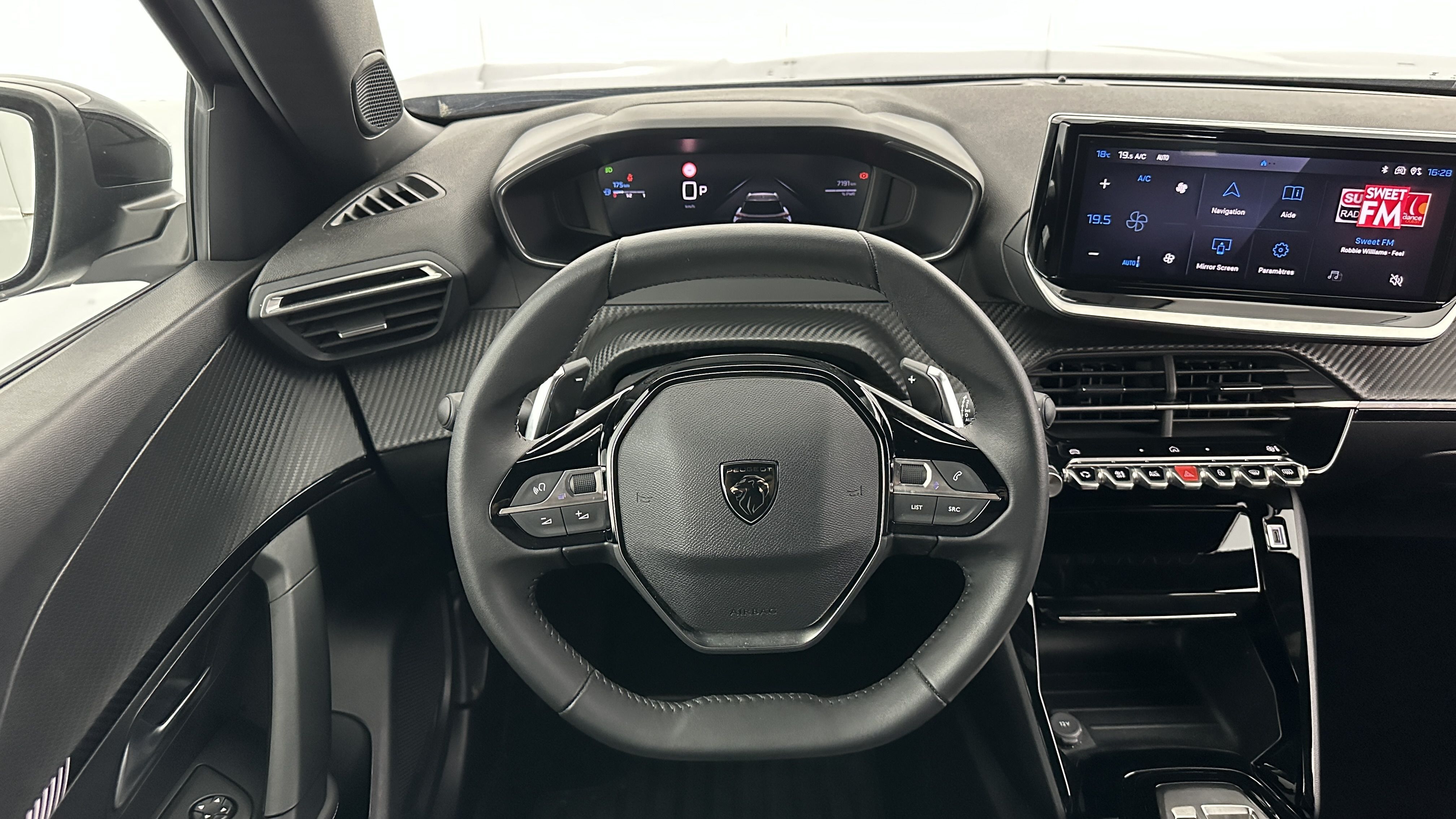 Peugeot 2008 - Image 14