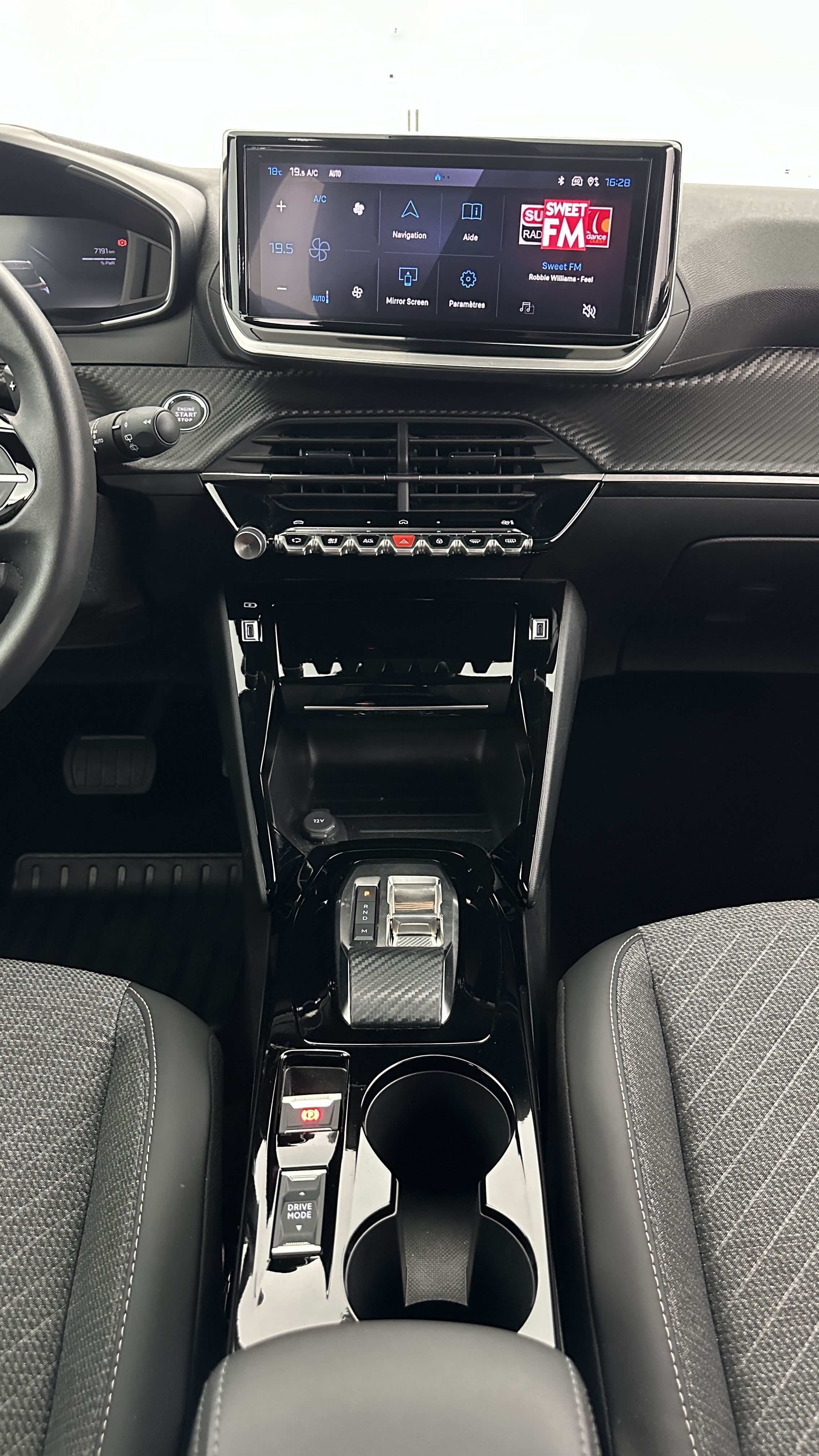 Peugeot 2008 - Image 16