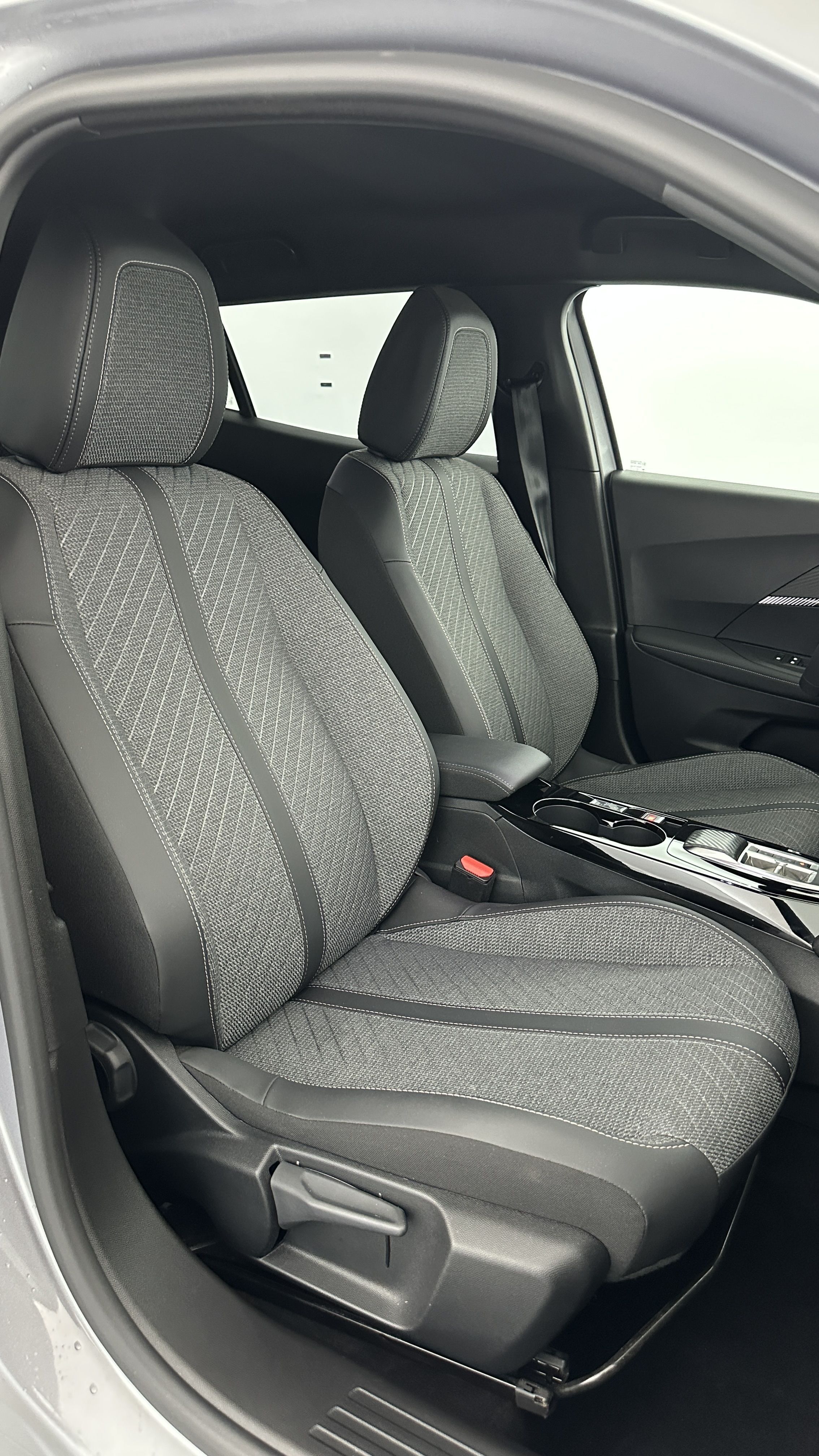 Peugeot 2008 - Image 18