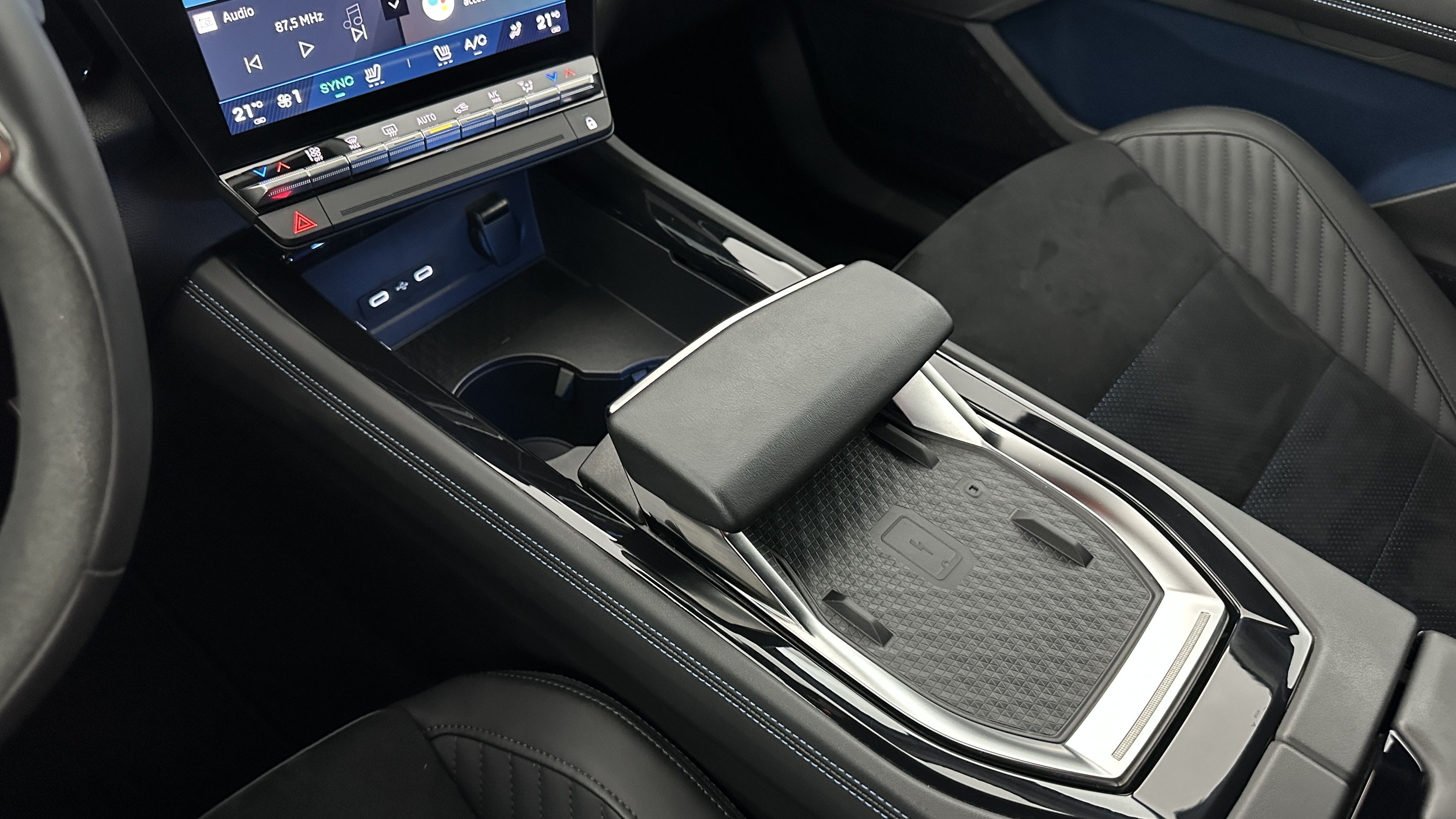 Renault Rafale - Image 17