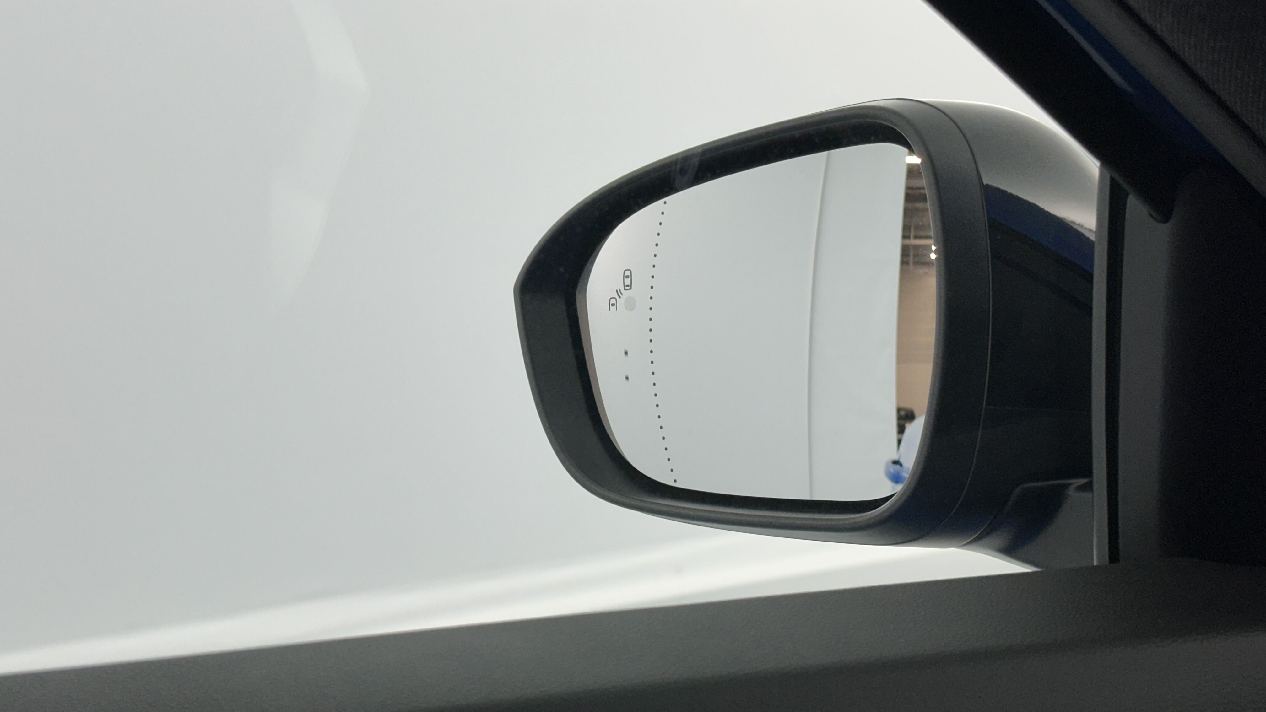 Renault Rafale - Image 24