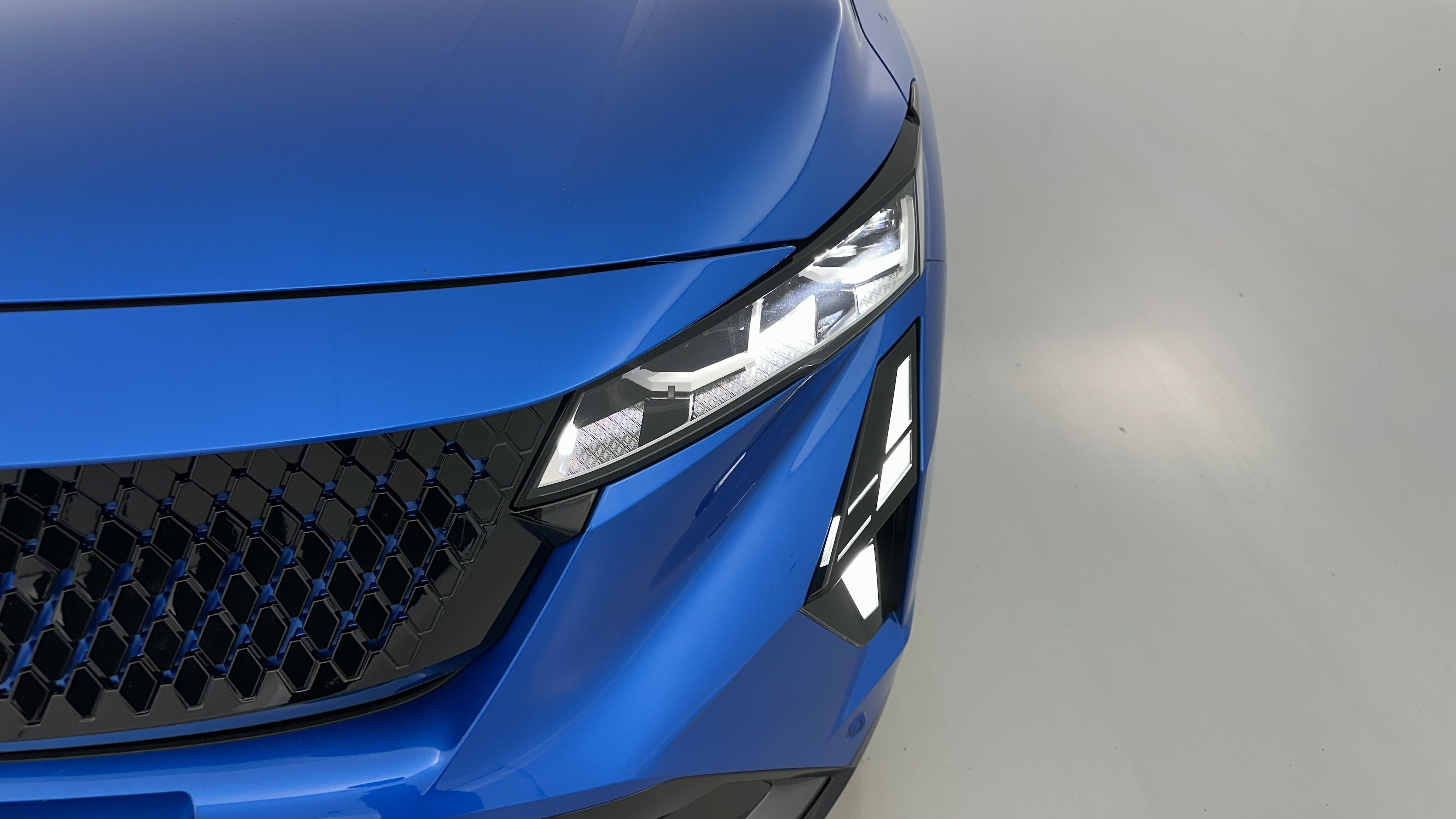 Renault Rafale - Image 26