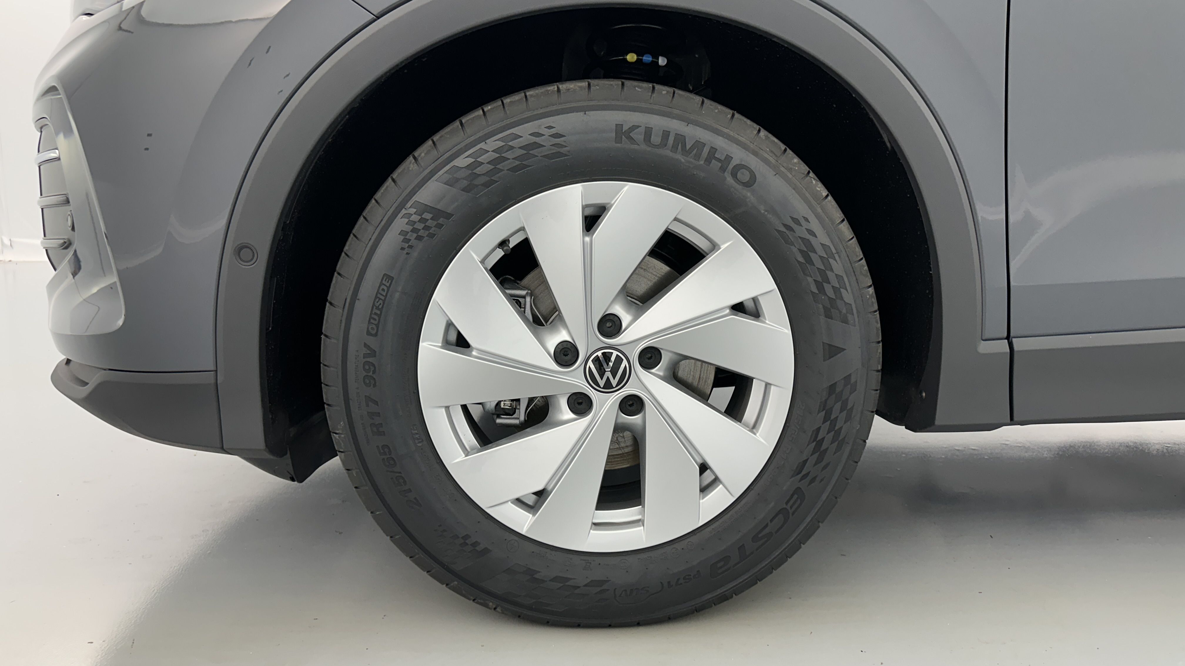 Volkswagen Tiguan - Image 12