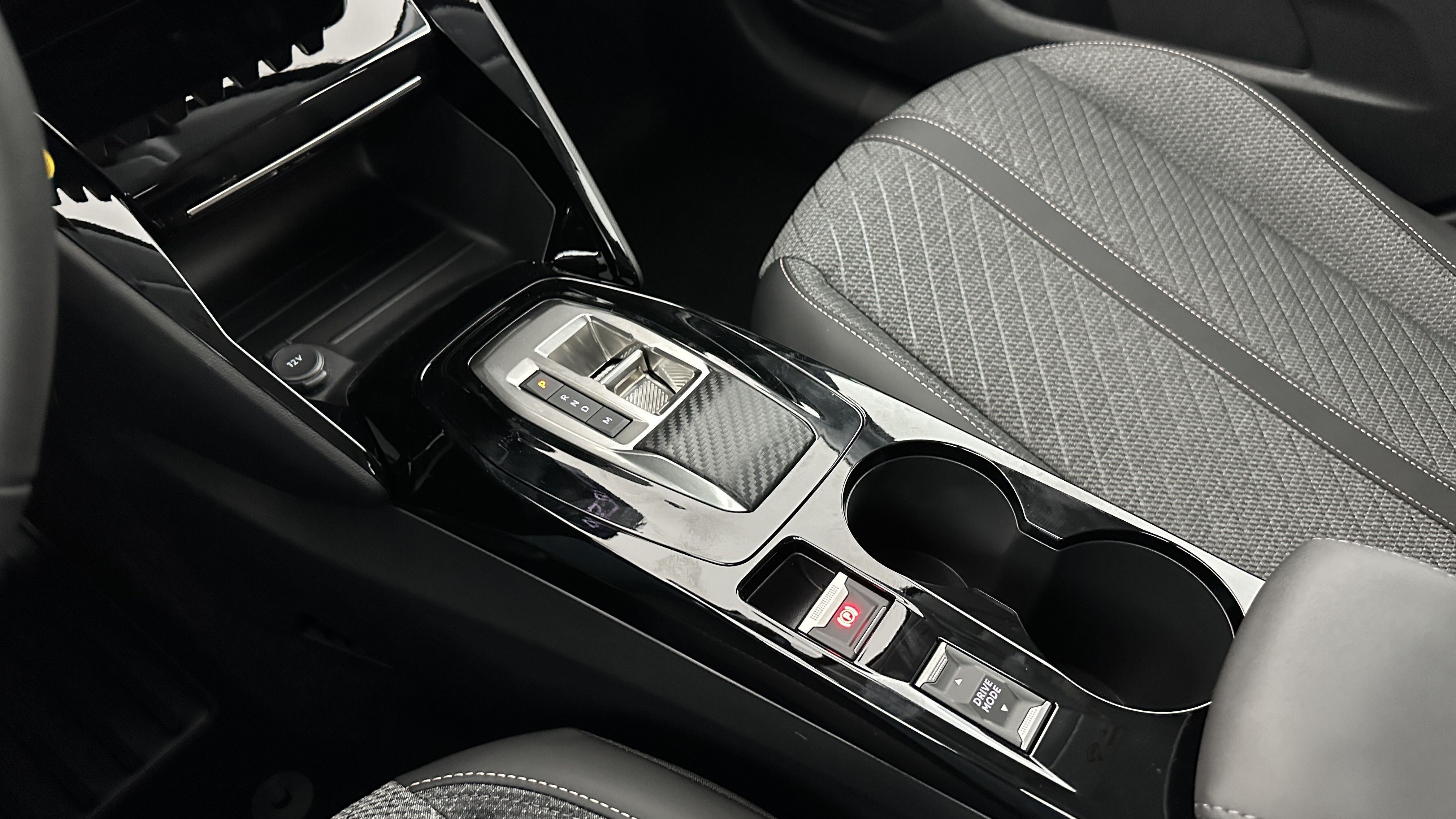 Peugeot 208 - Image 16