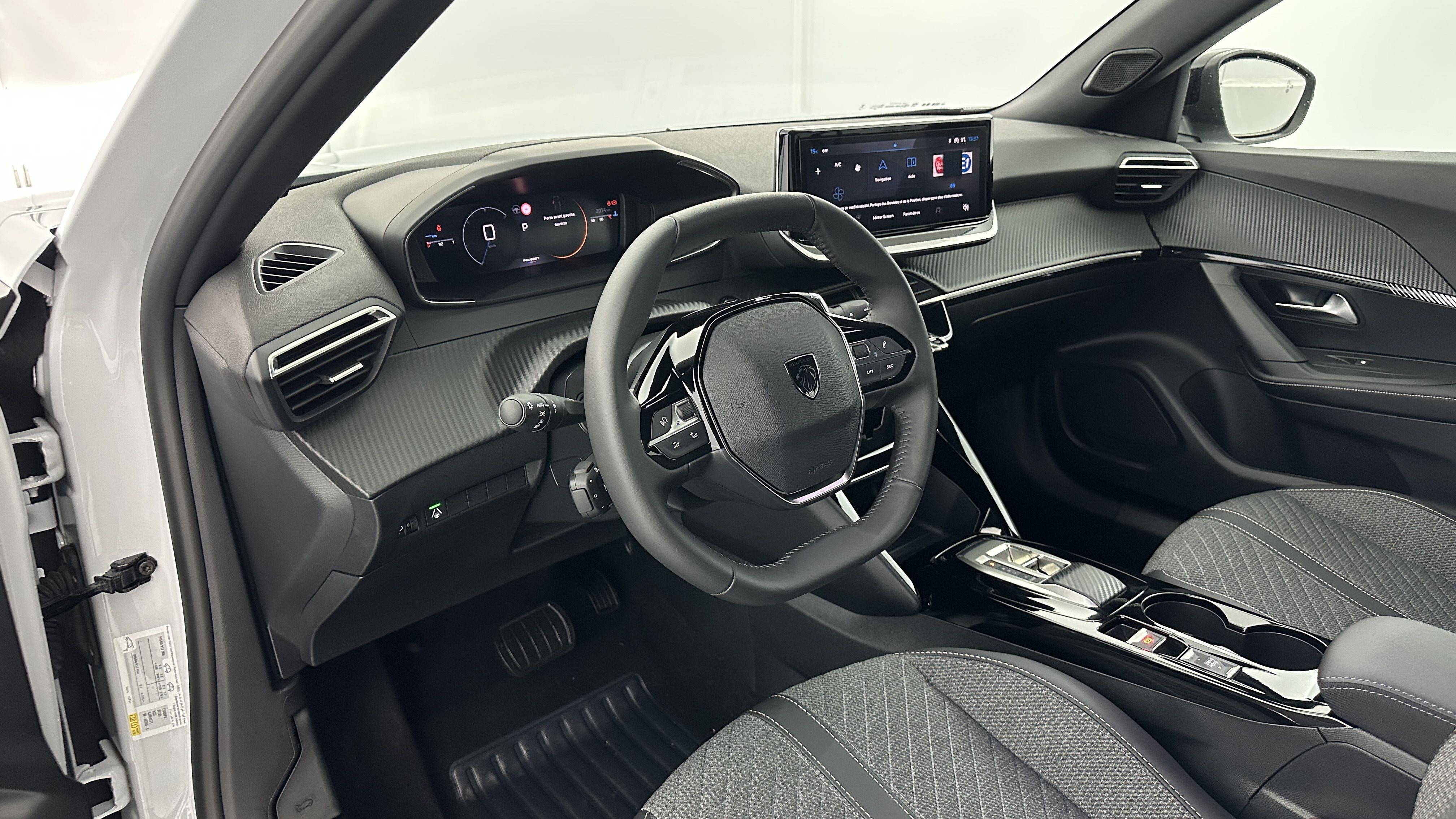 Peugeot 2008 - Image 6