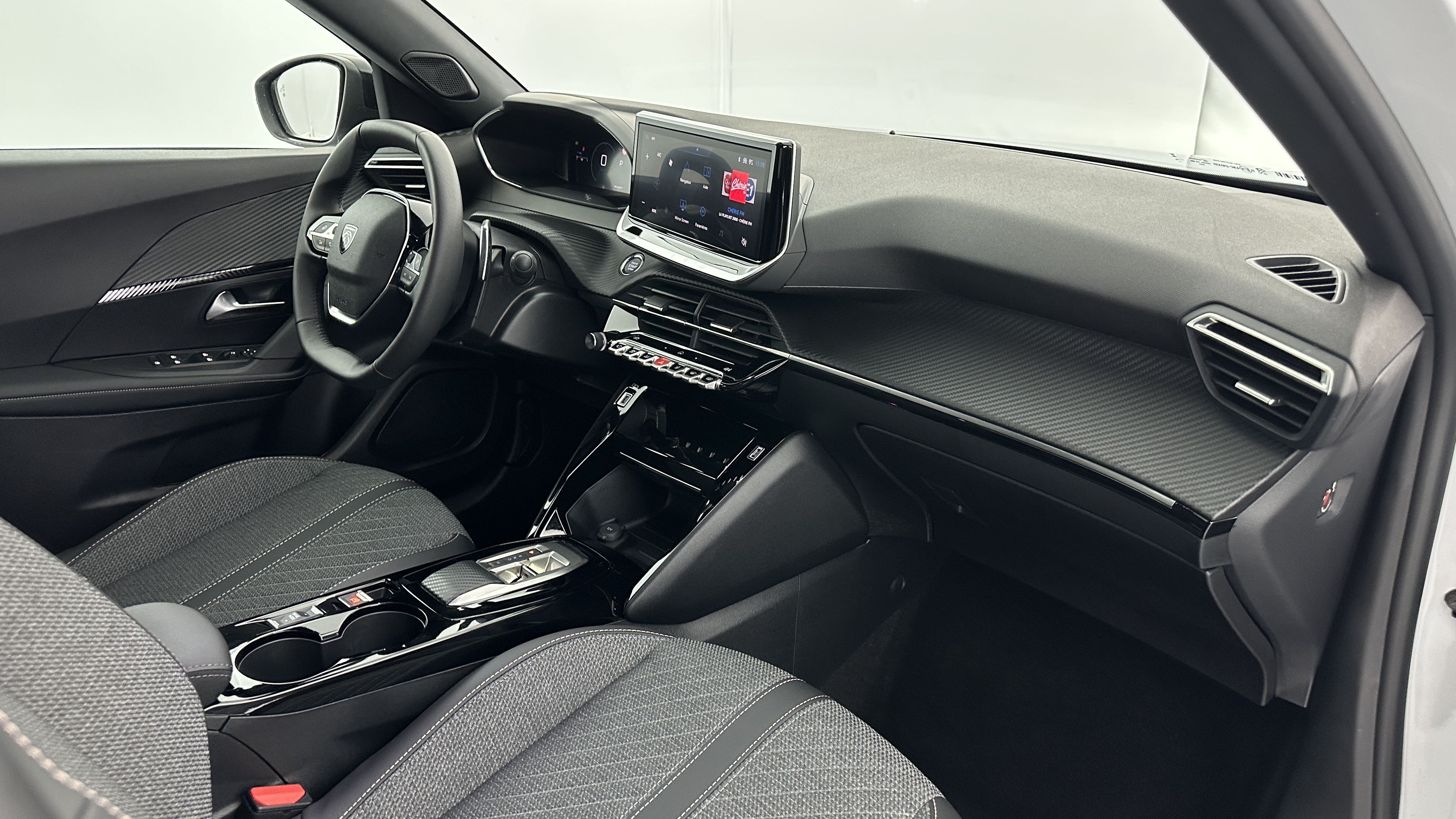 Peugeot 2008 - Image 8