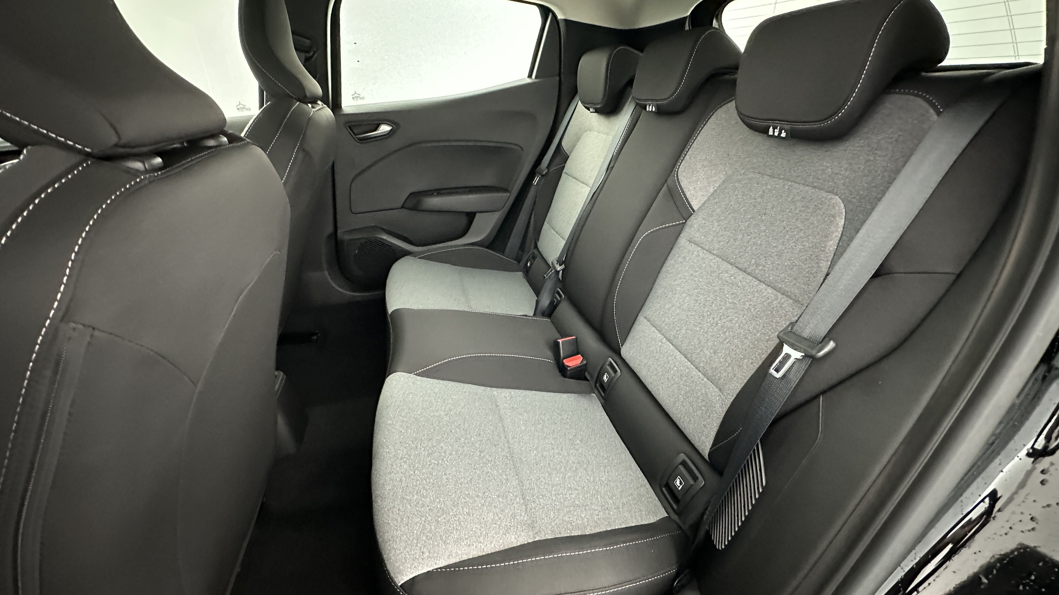 Renault Clio - Image 9