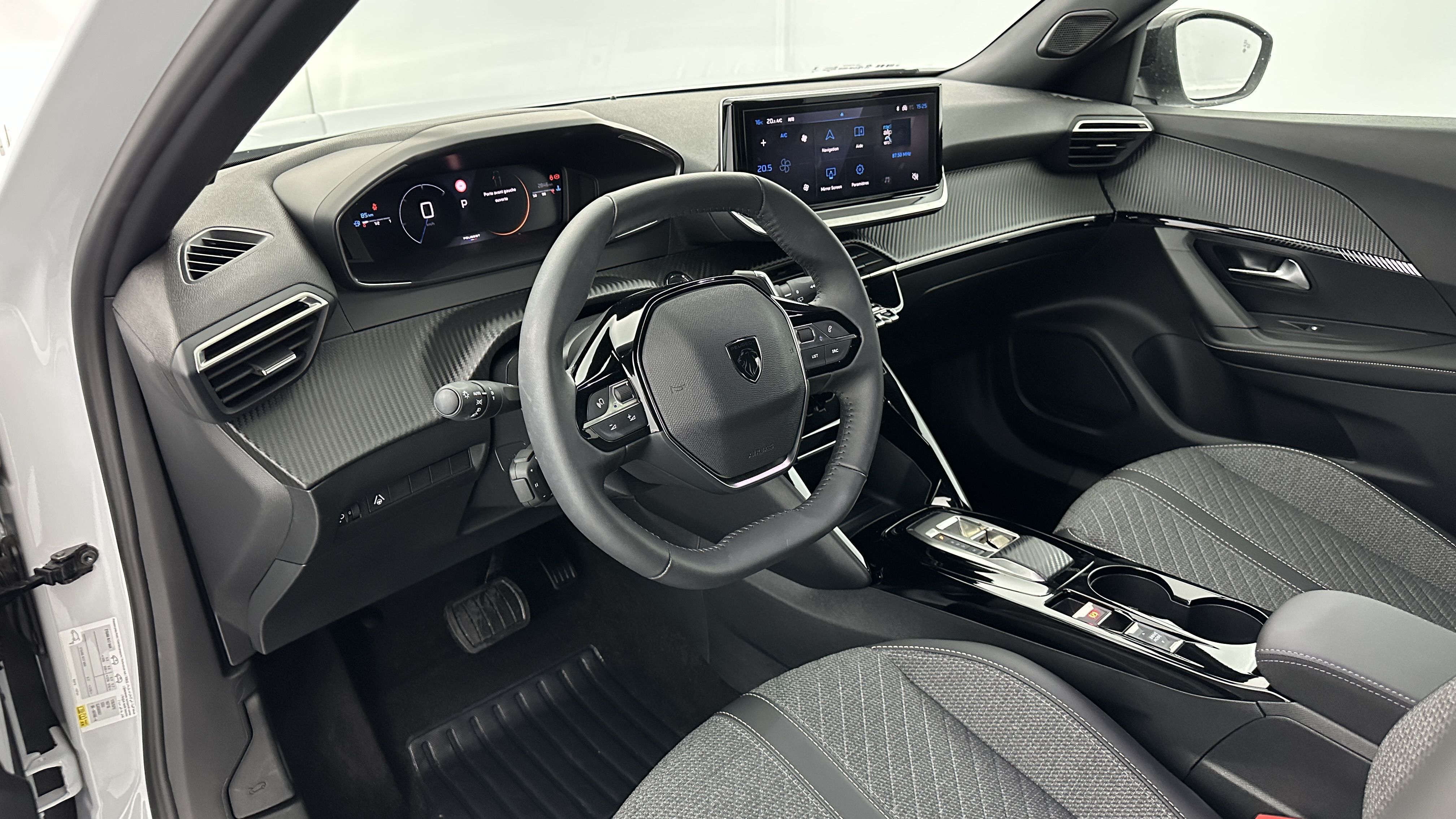 Peugeot 2008 - Image 6