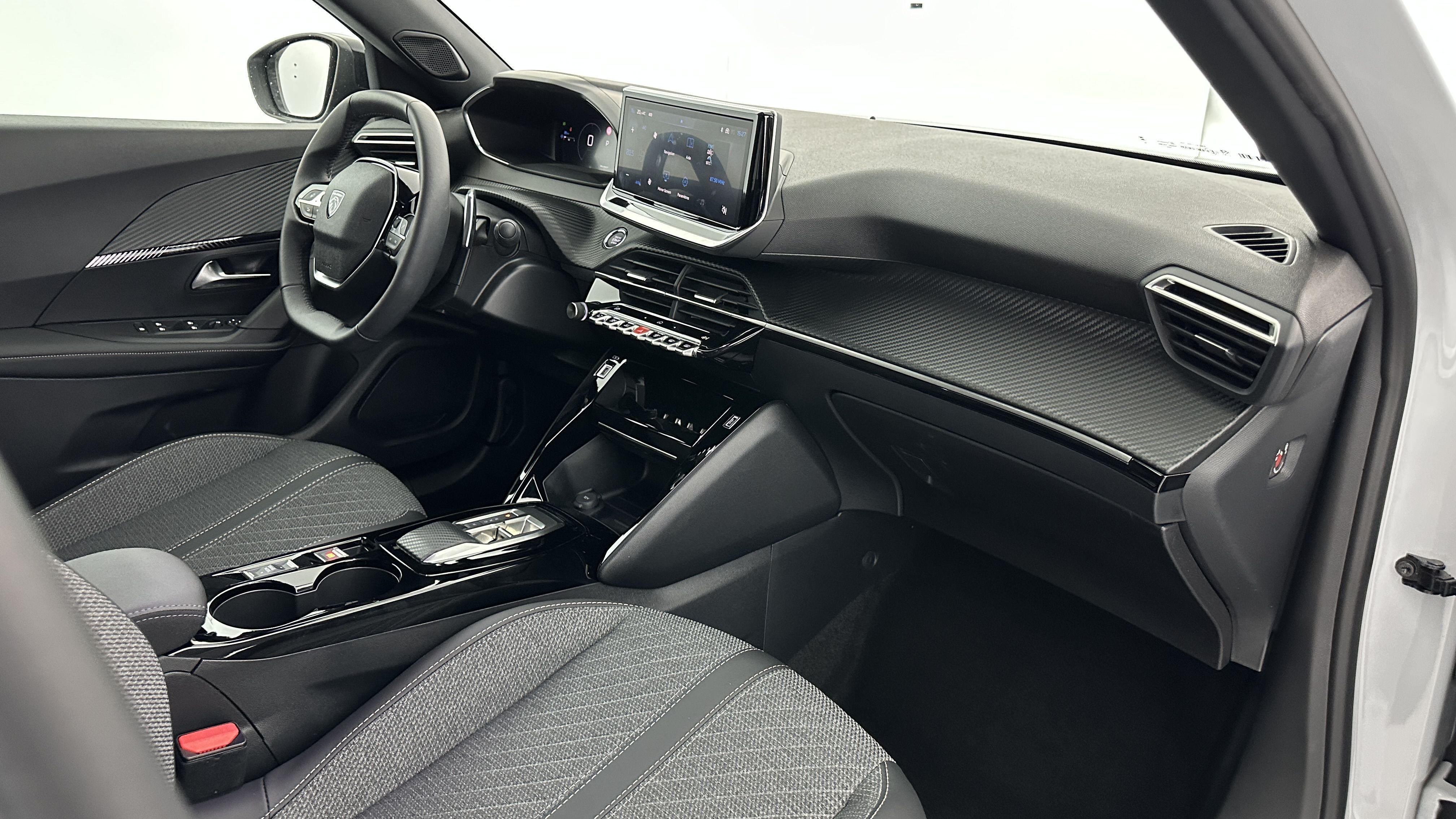 Peugeot 2008 - Image 8