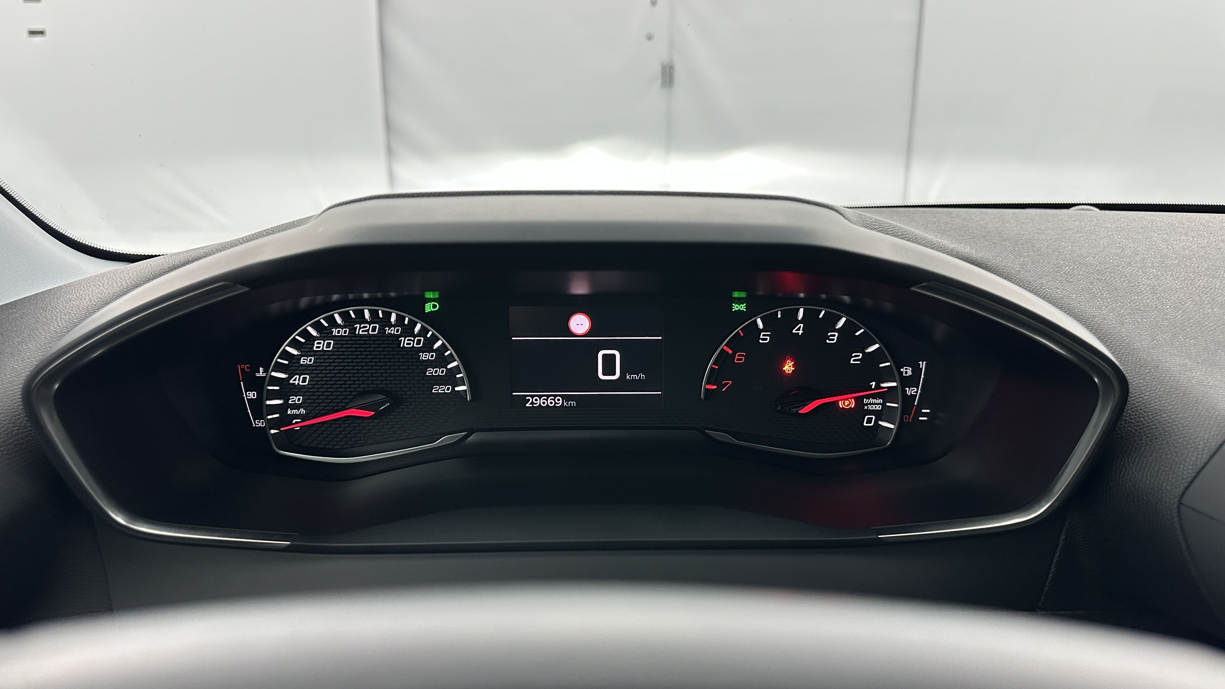 Peugeot 208 - Image 14