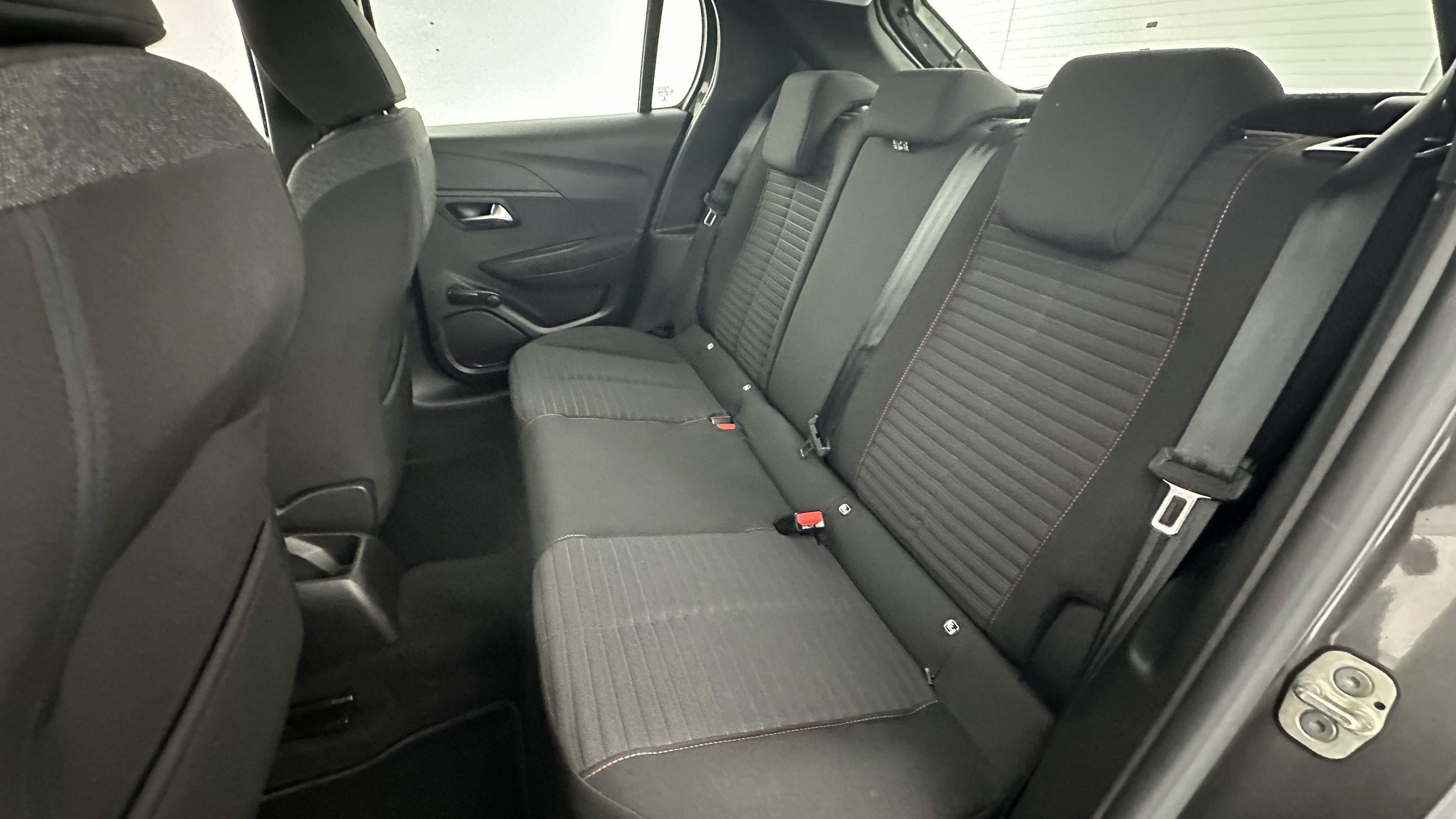 Peugeot 208 - Image 9