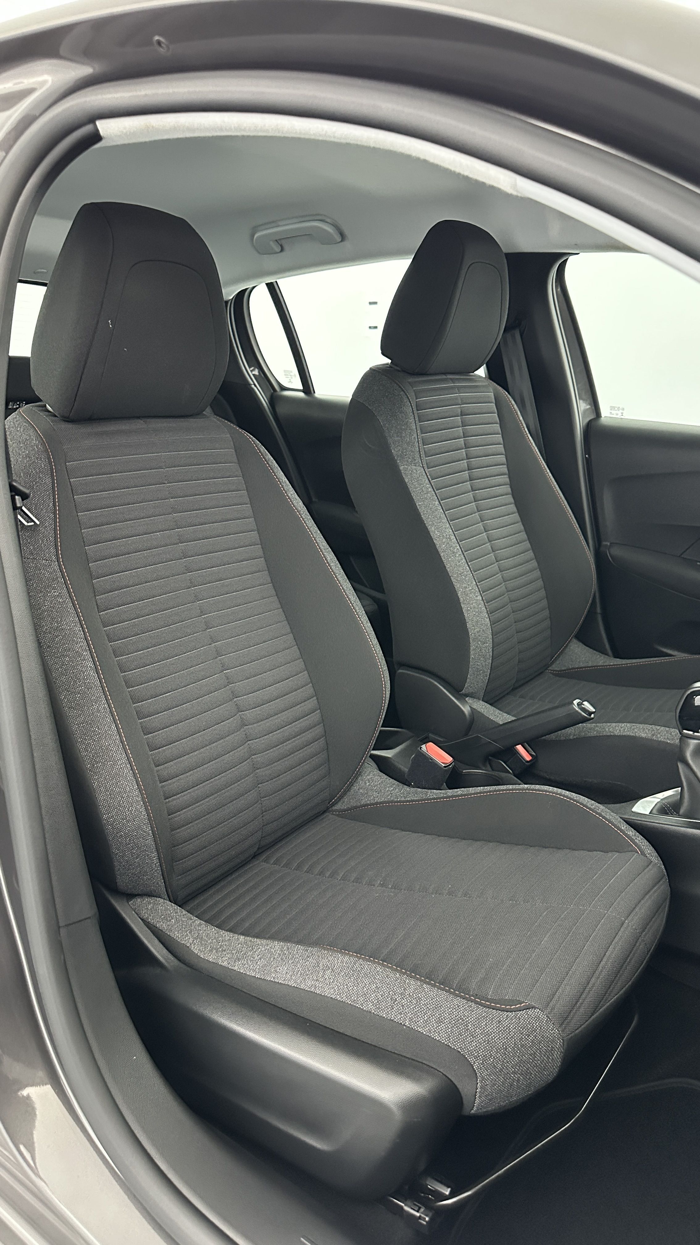 Peugeot 208 - Image 16