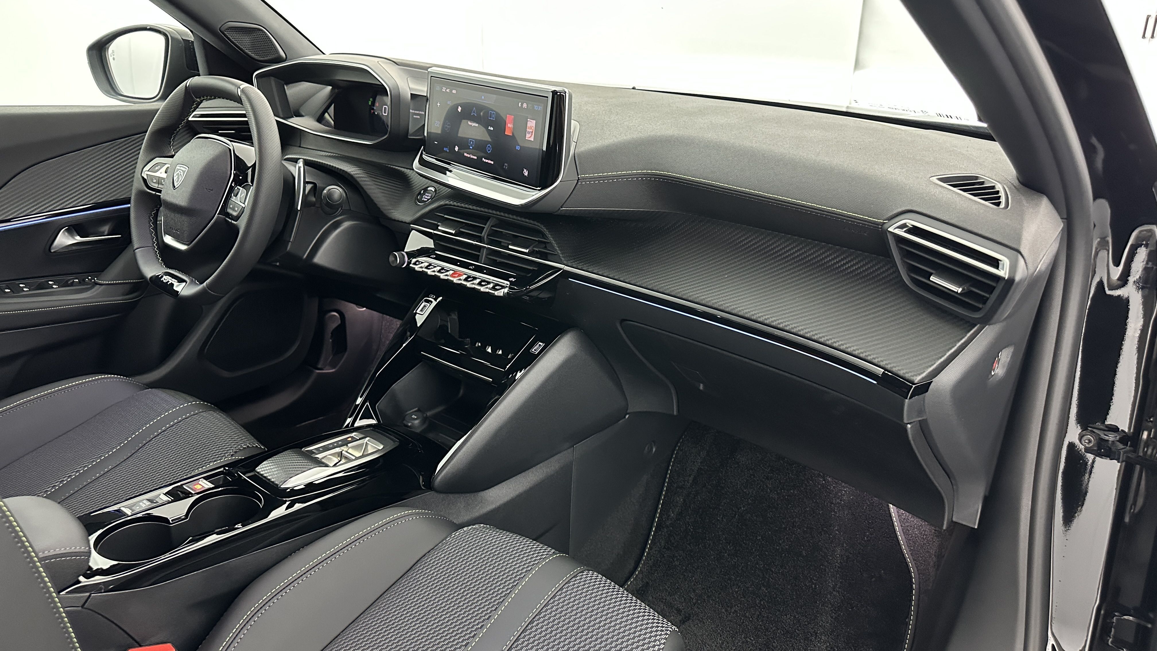 Peugeot 2008 - Image 8