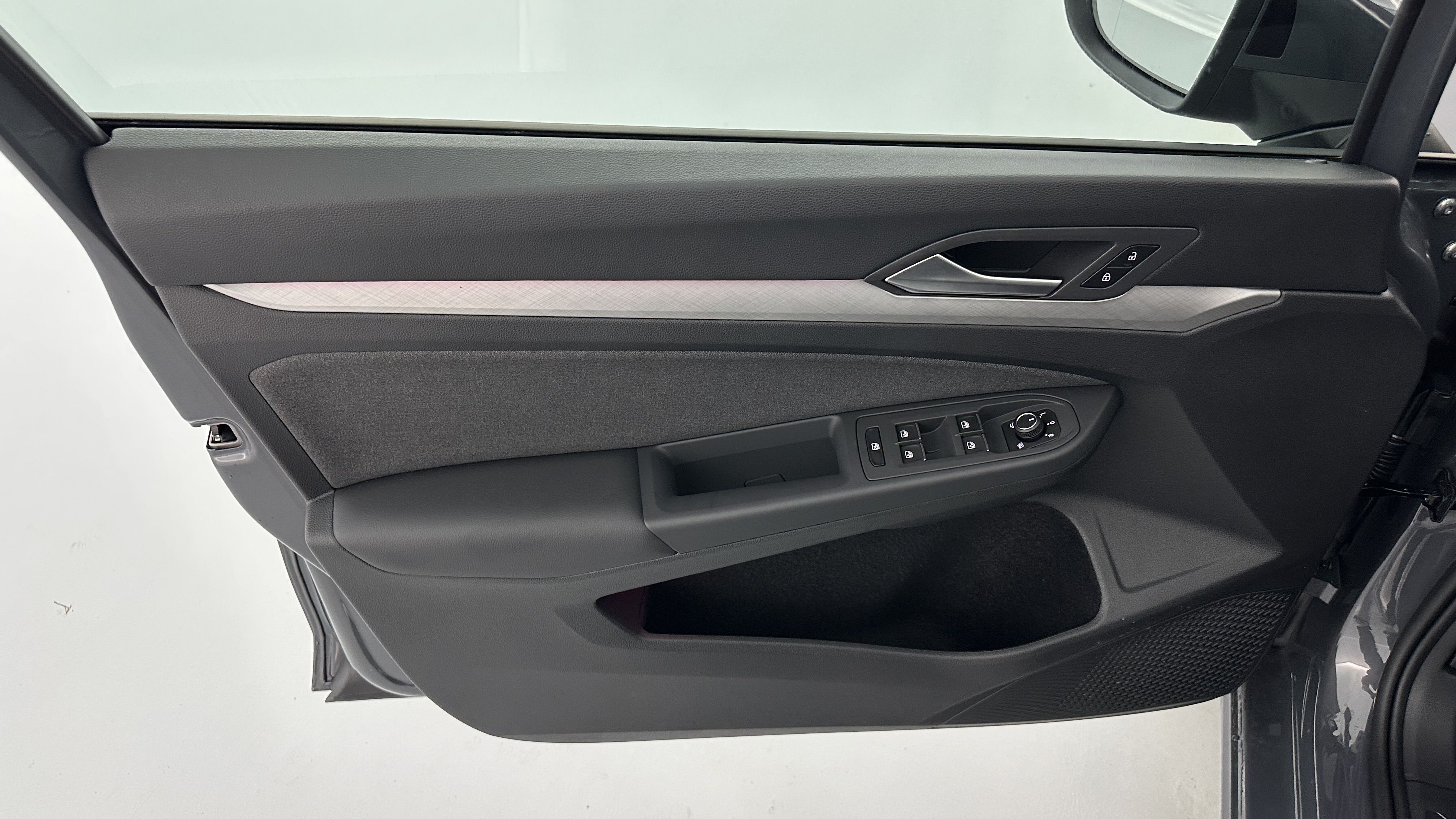 Volkswagen GOLF - Image 13