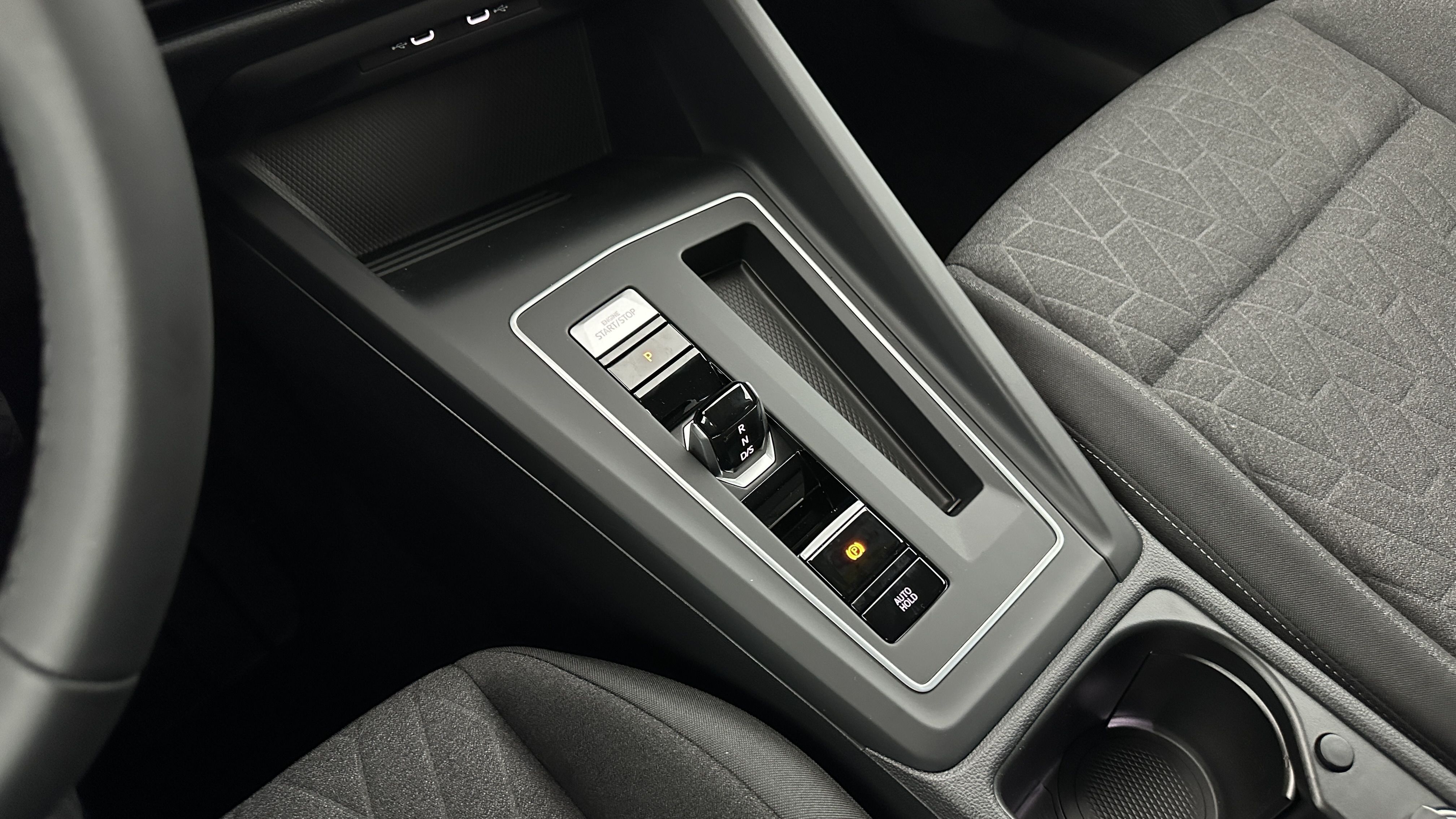 Volkswagen GOLF - Image 17