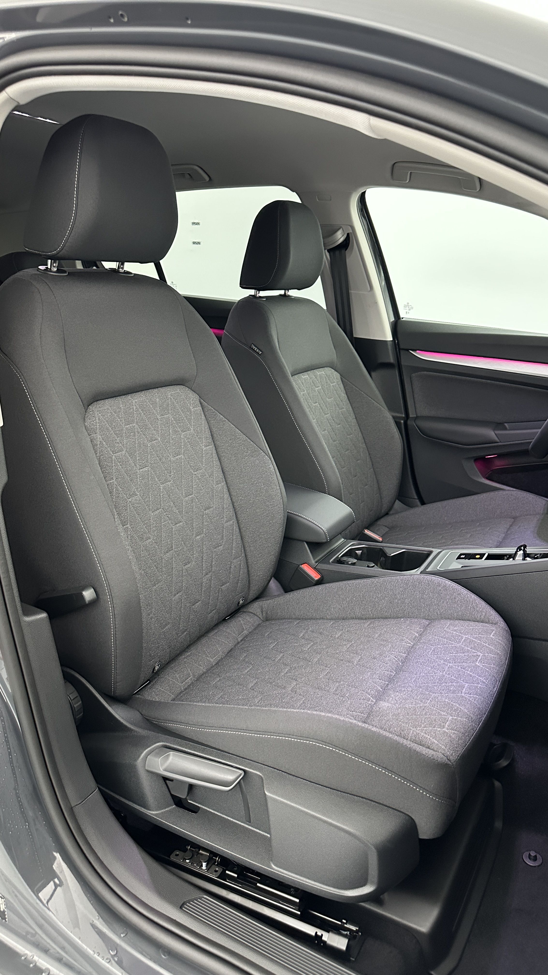 Volkswagen GOLF - Image 18