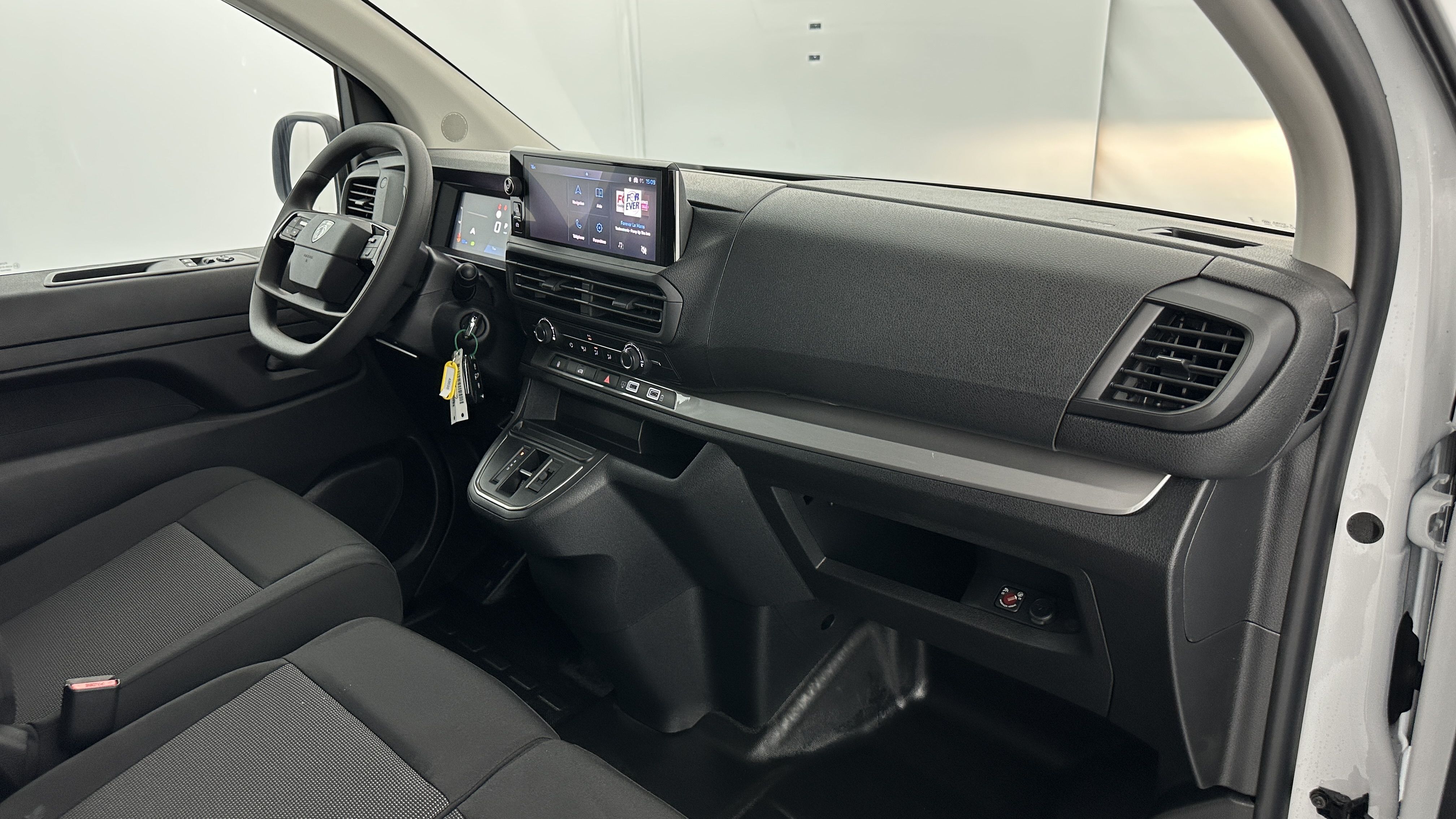 Peugeot E-EXPERT COMBI - Image 7