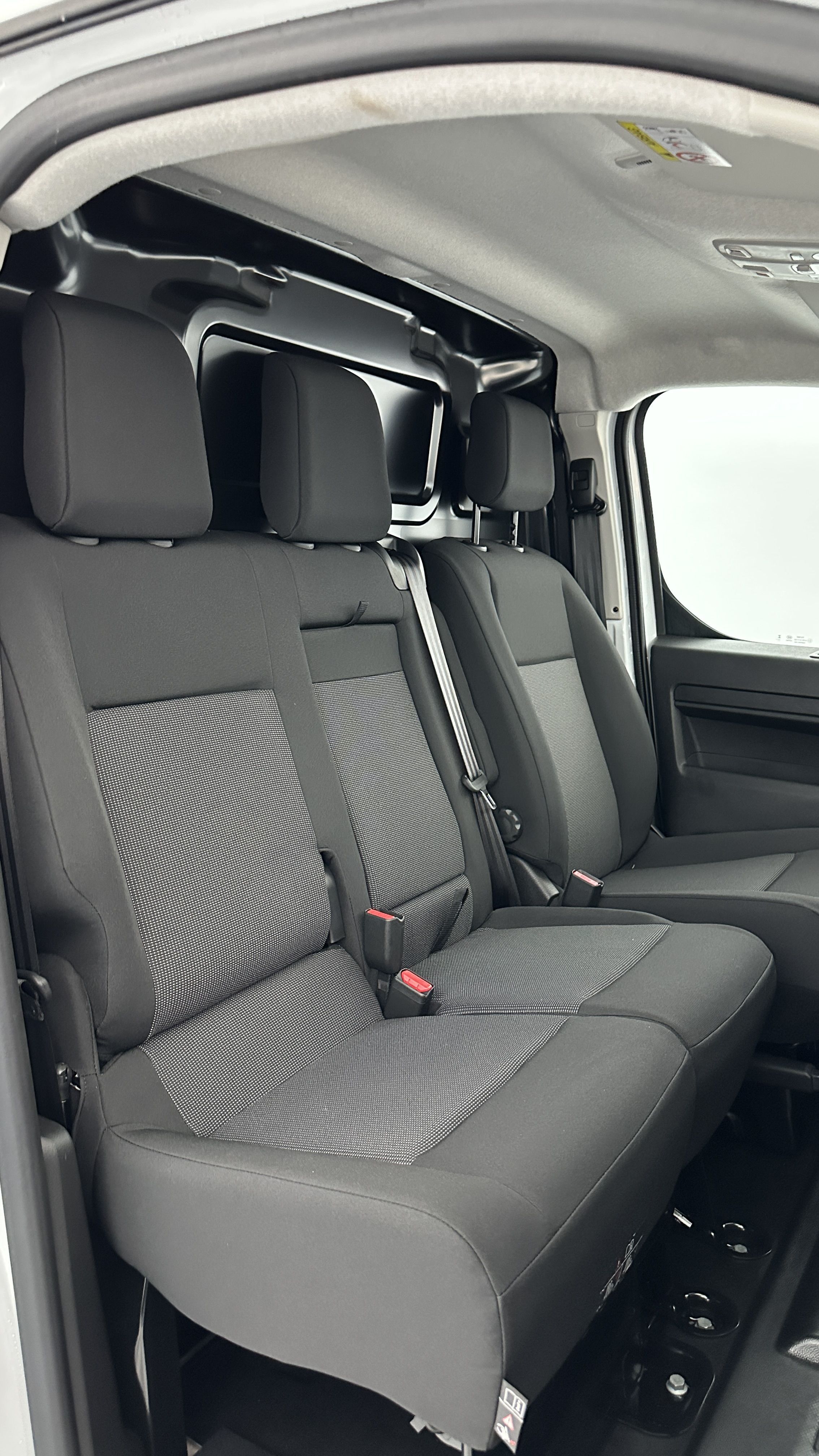 Peugeot E-EXPERT COMBI - Image 13