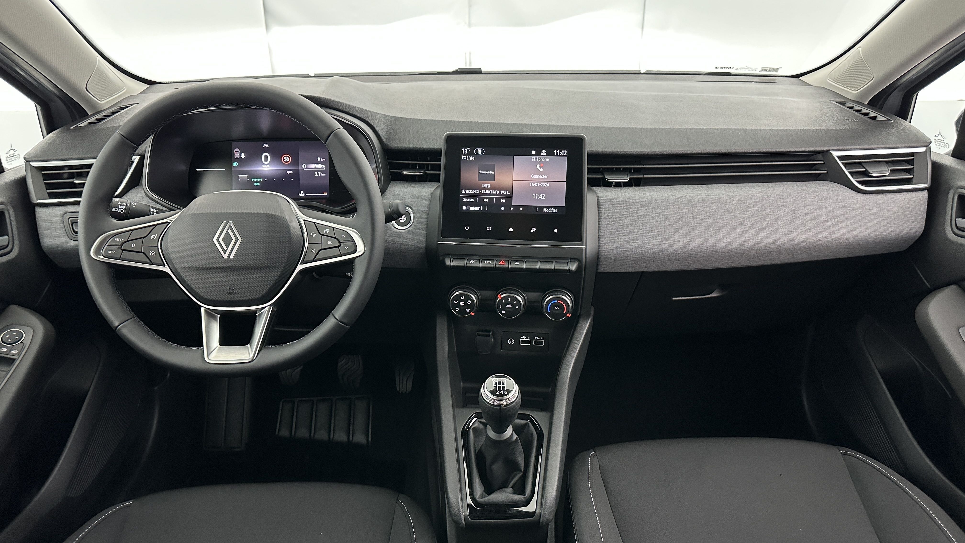 Renault Clio - Image 7