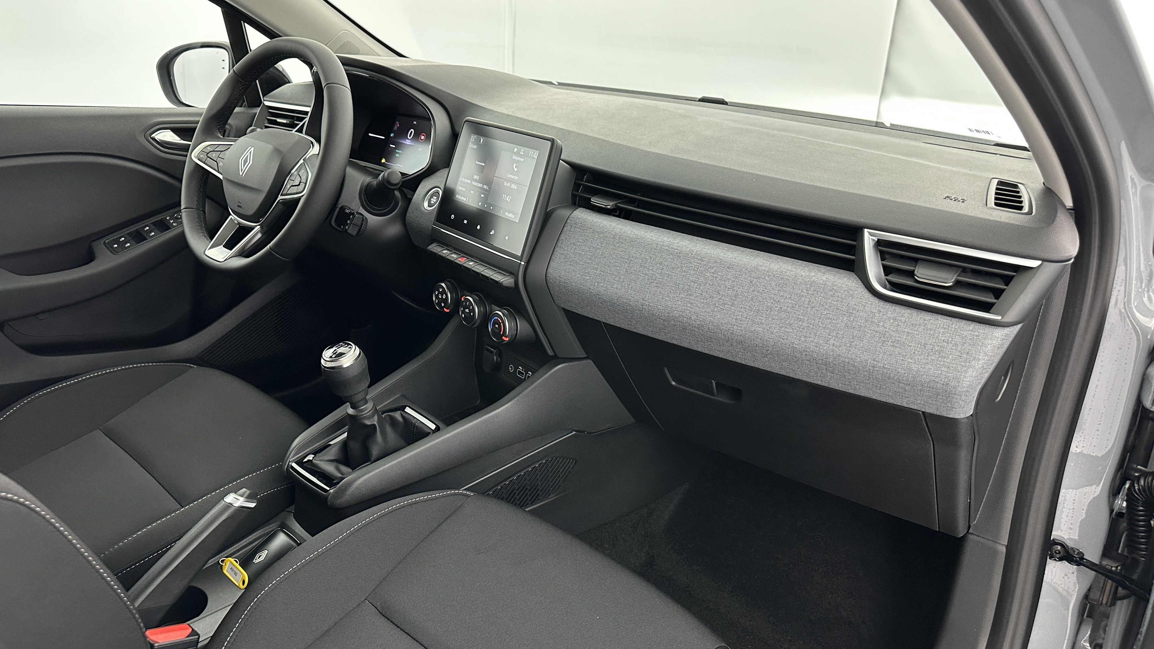 Renault Clio - Image 8