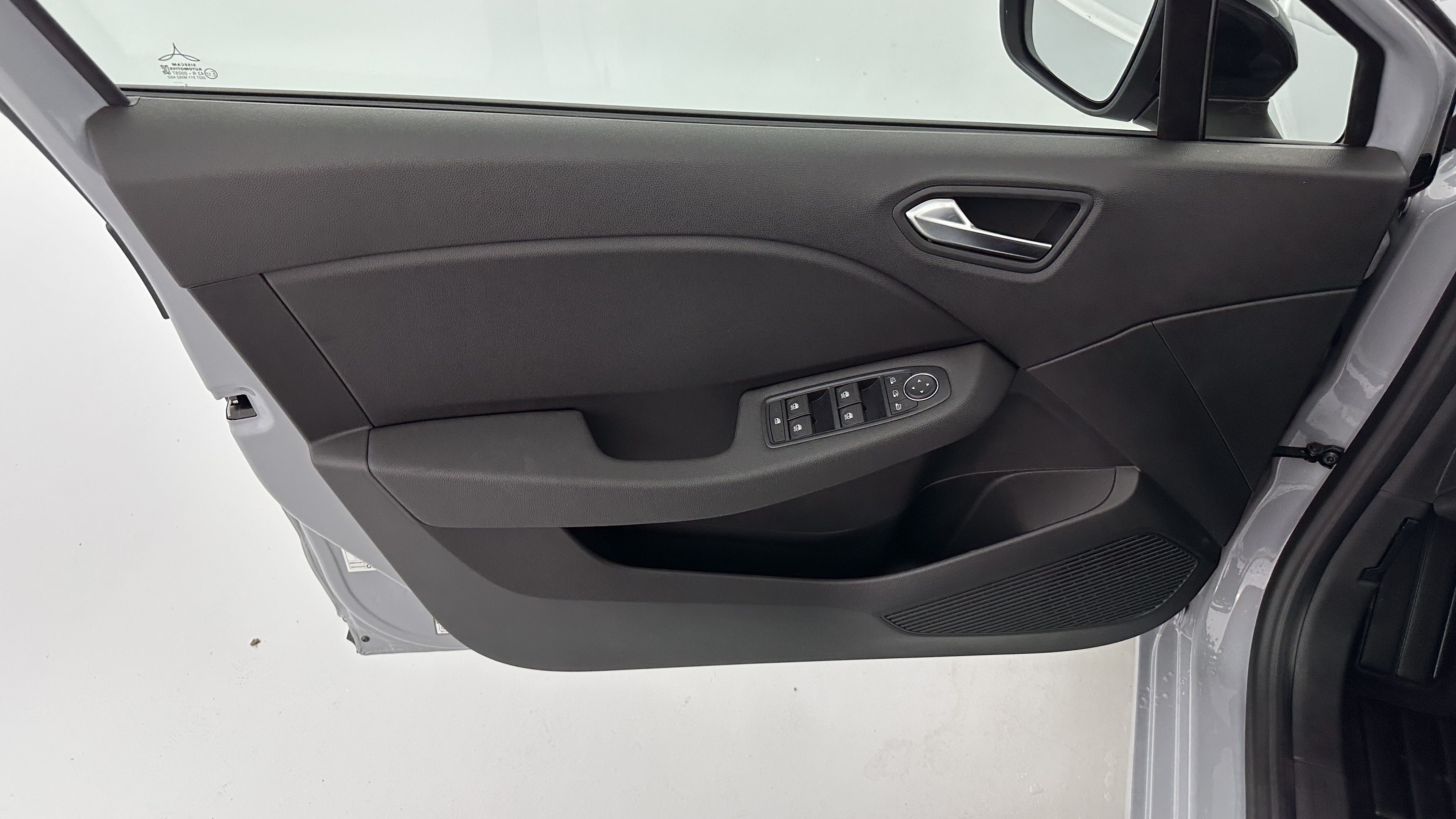 Renault Clio - Image 13