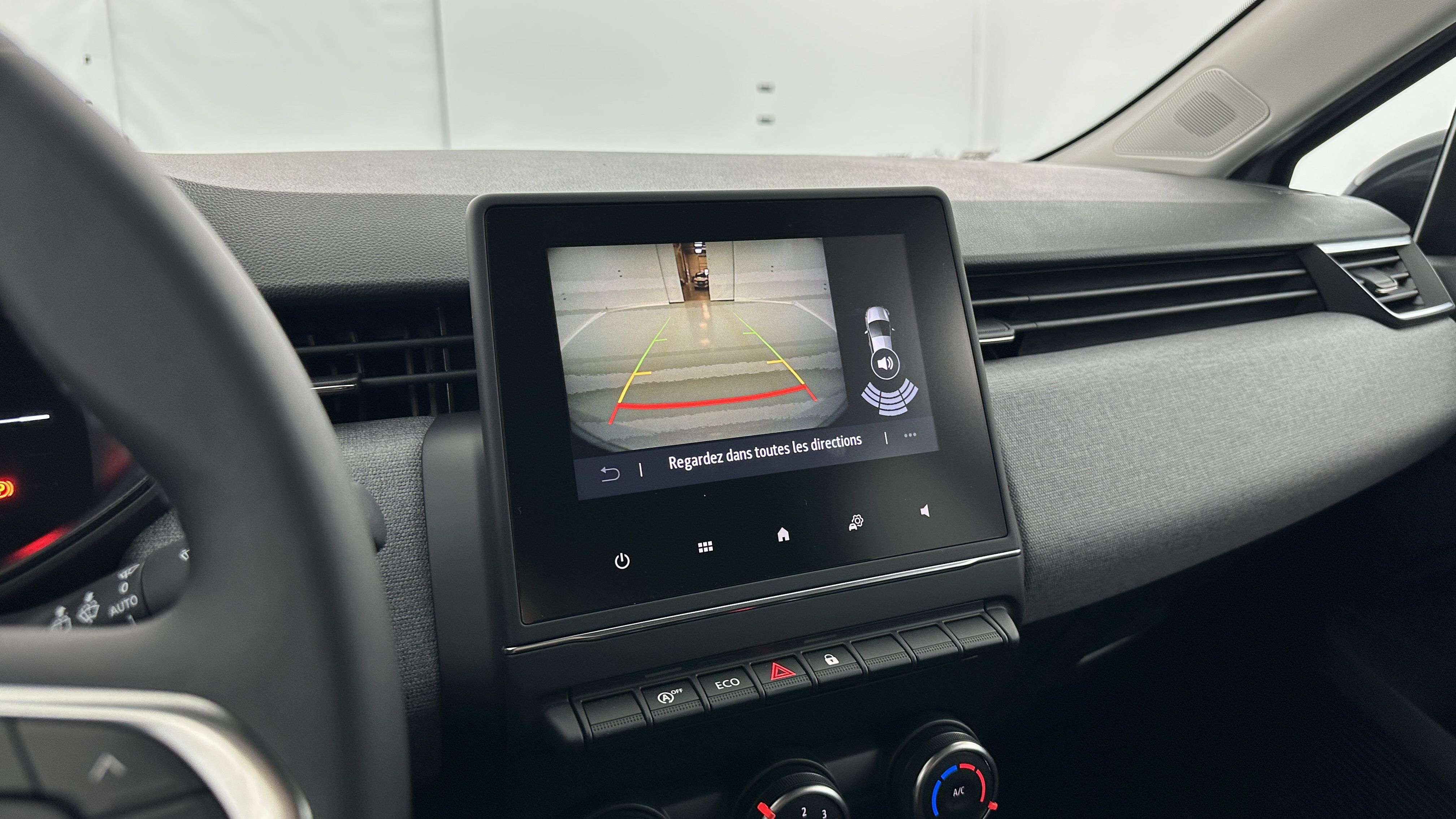 Renault Clio - Image 18