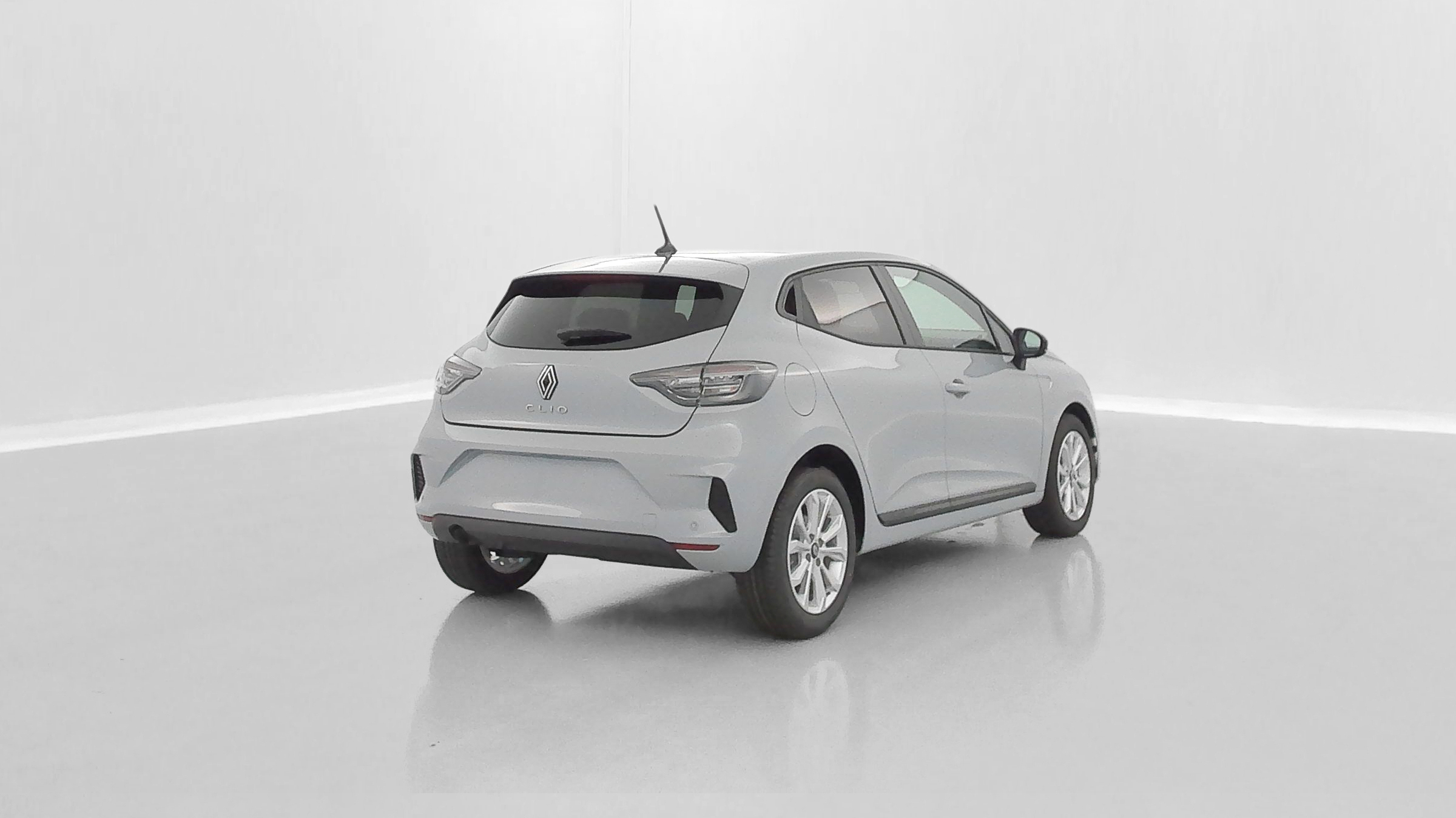 Renault Clio - Image 22