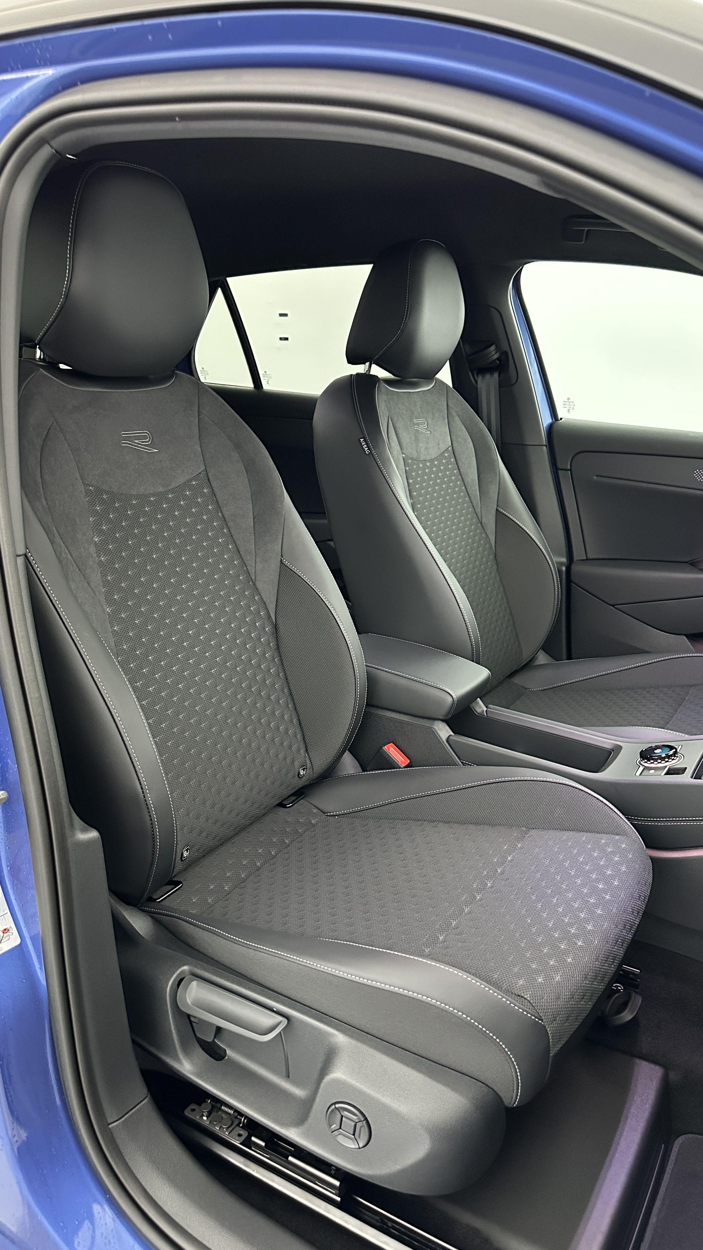 Volkswagen T-Roc - Image 18