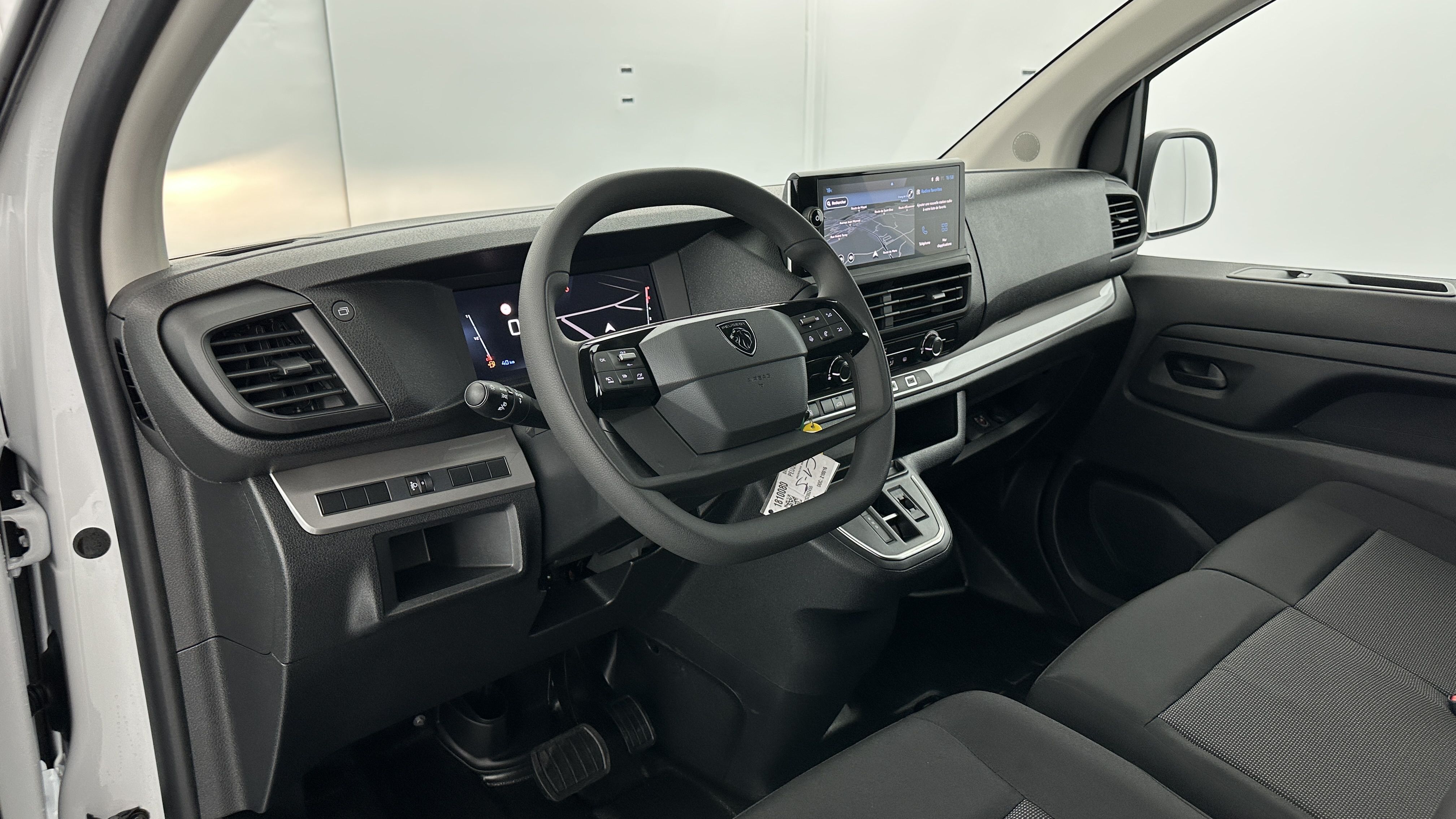 Peugeot E-EXPERT COMBI - Image 6