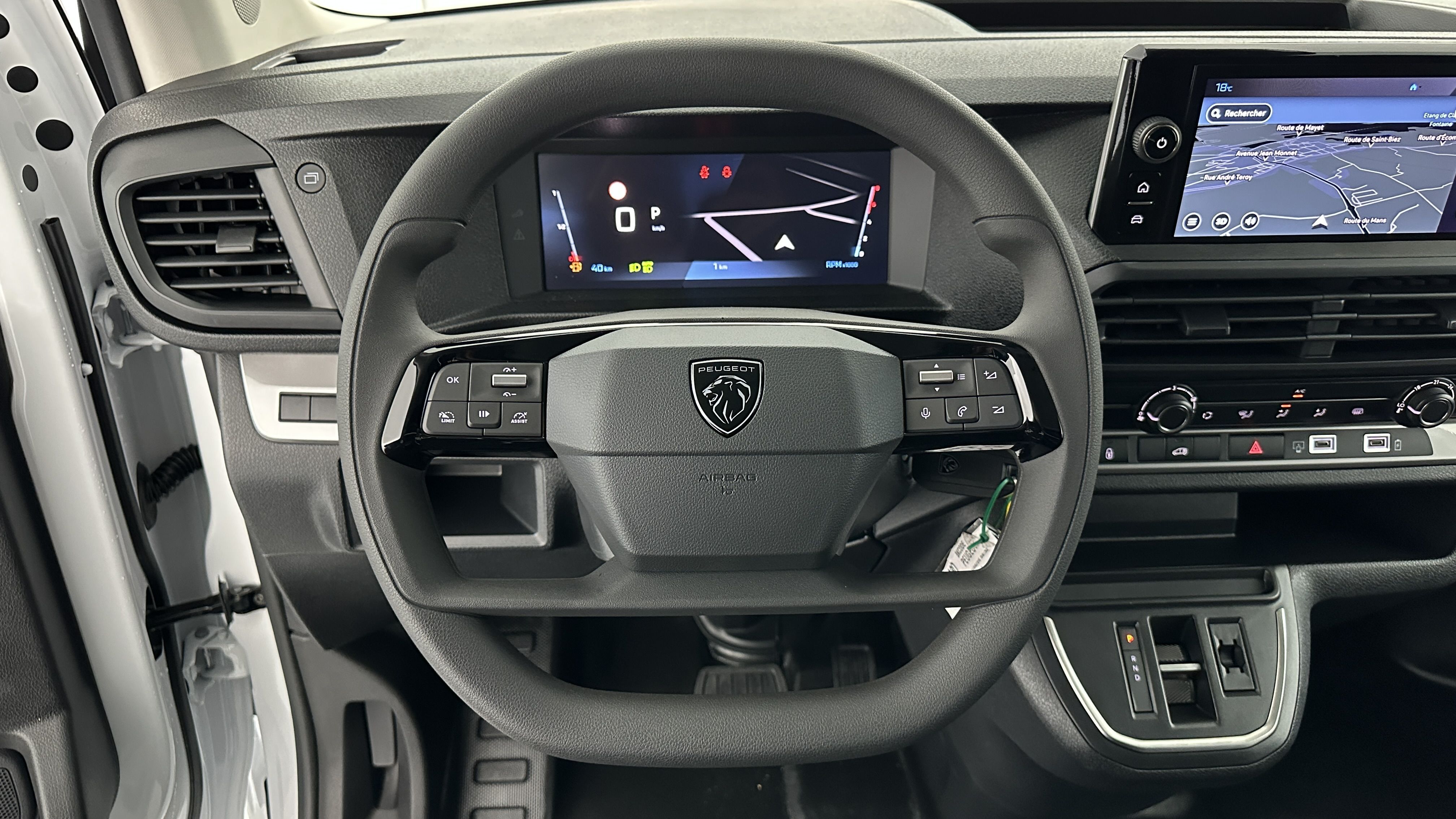 Peugeot E-EXPERT COMBI - Image 10