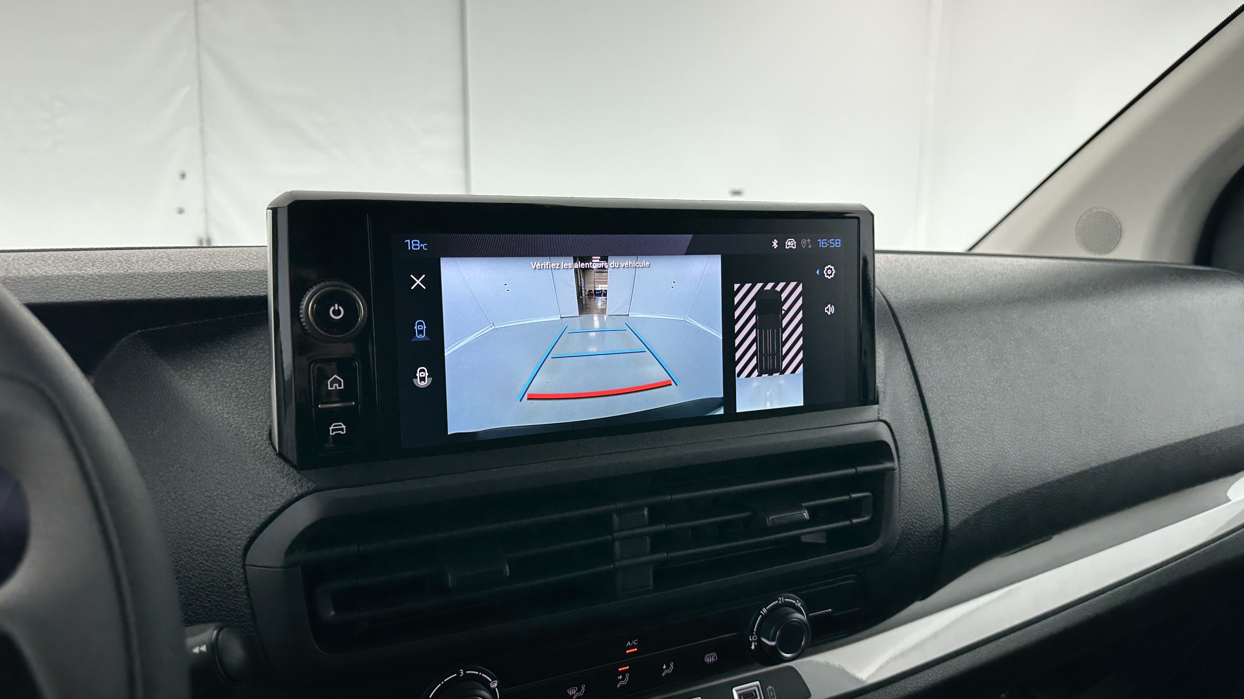 Peugeot E-EXPERT COMBI - Image 15