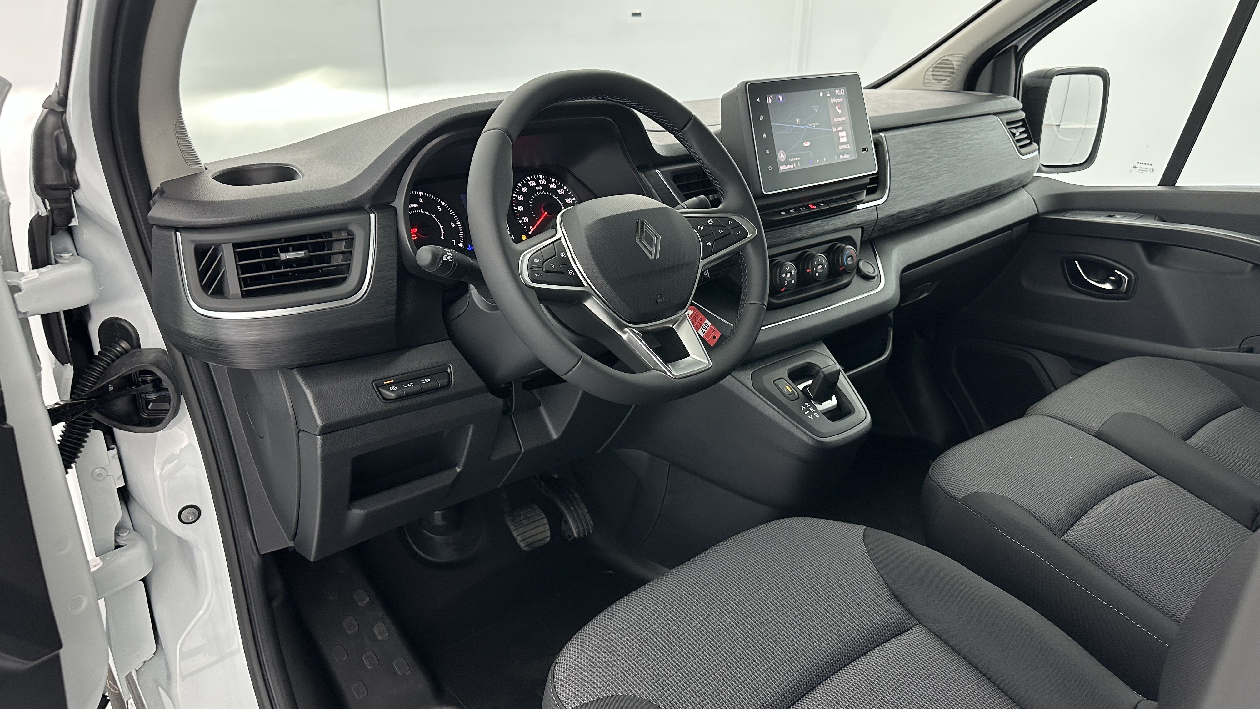 Renault Trafic - Image 6