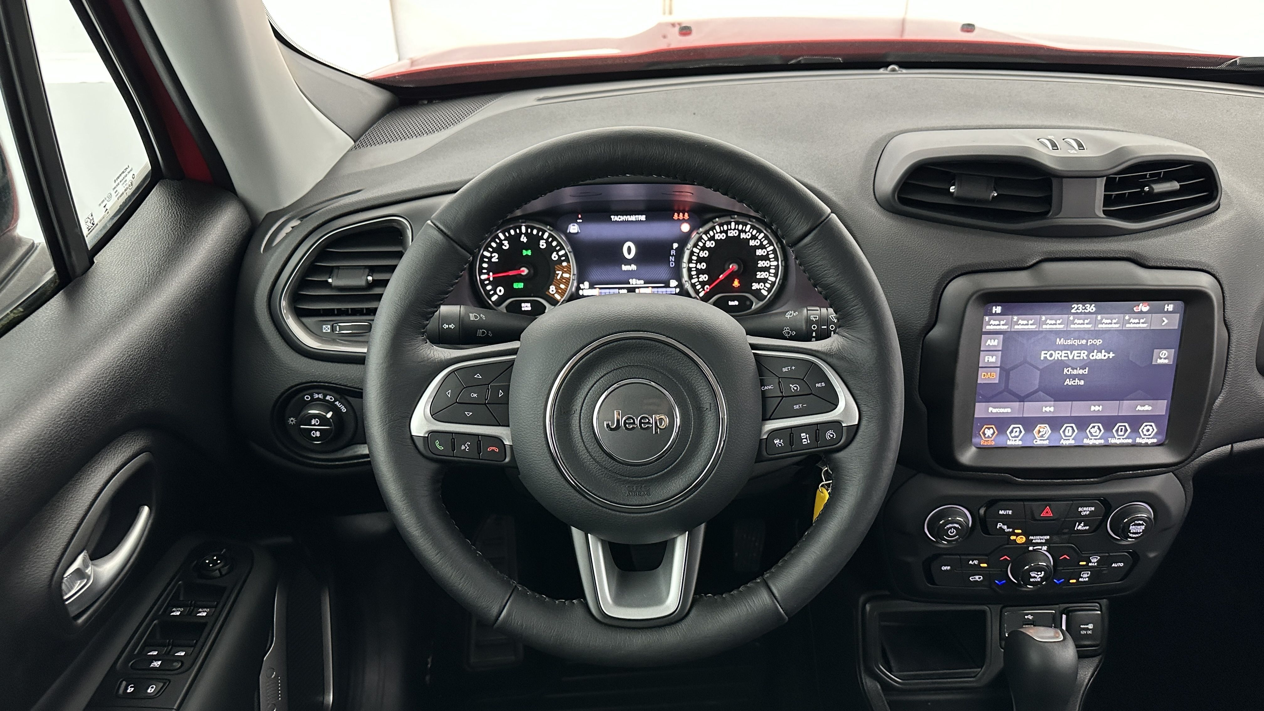 Jeep Renegade - Image 14