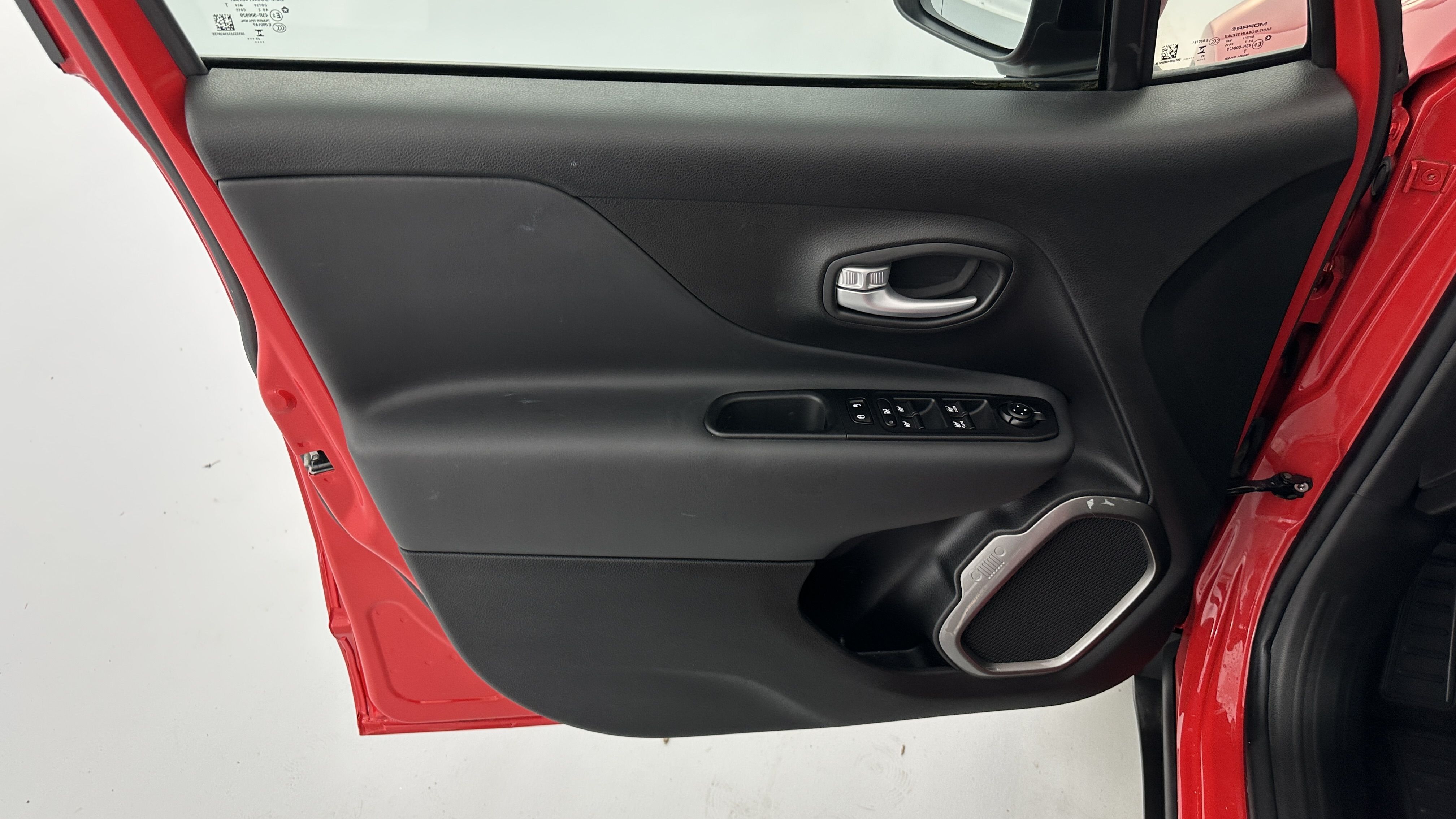 Jeep Renegade - Image 13