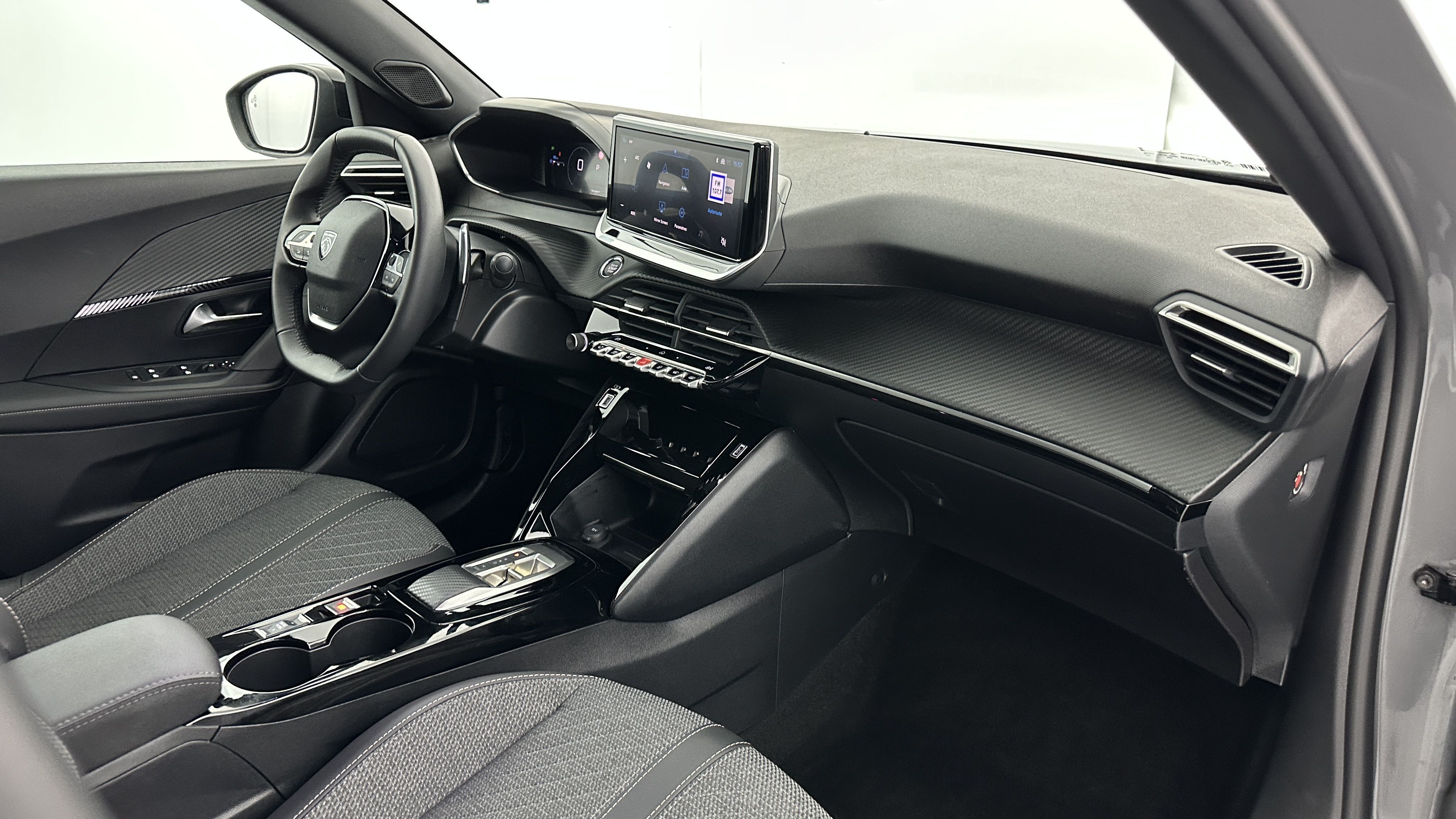 Peugeot 2008 - Image 8