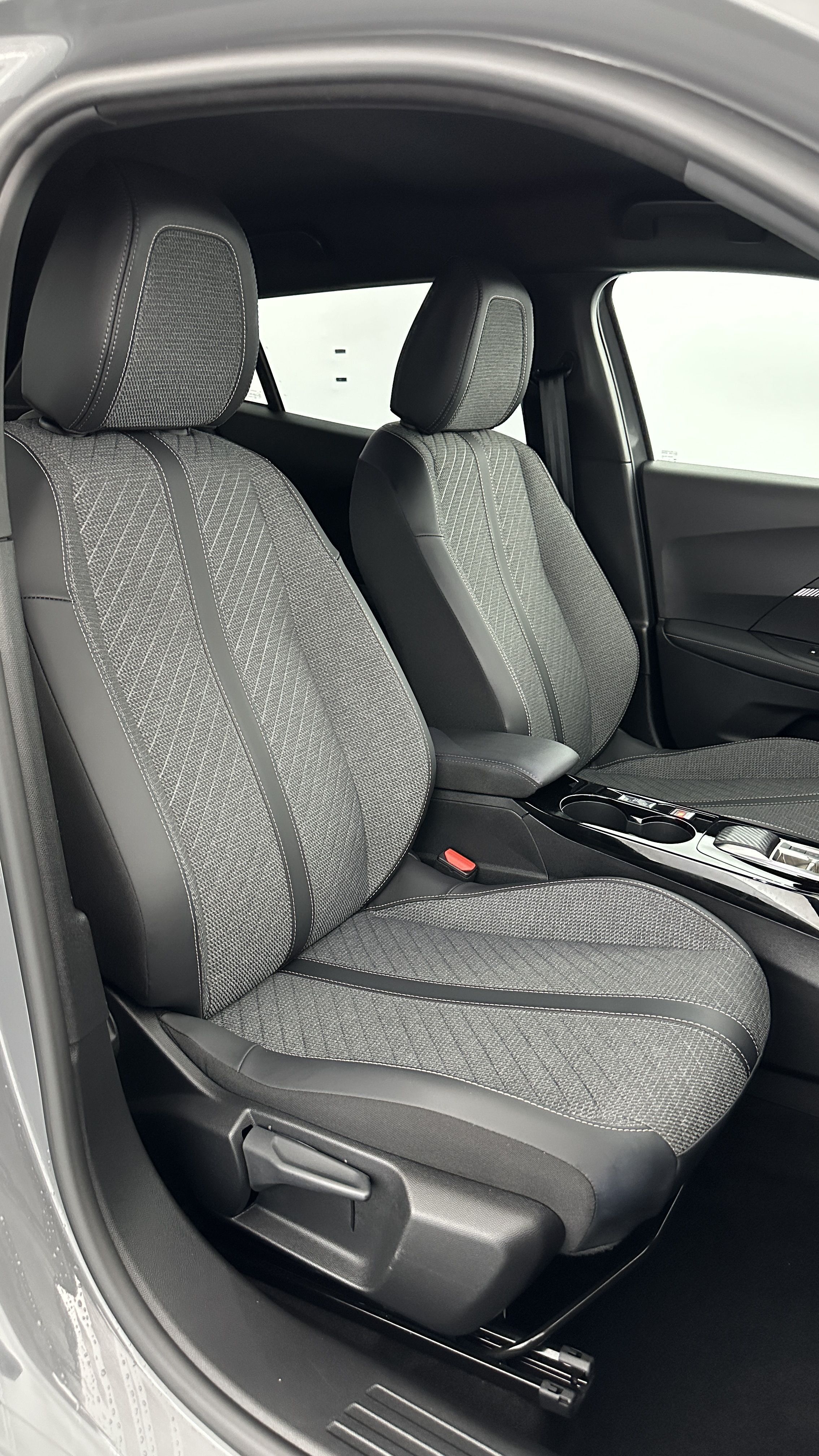 Peugeot 2008 - Image 18